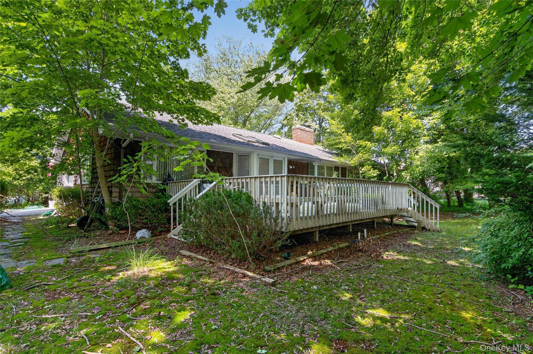 S Lot Rd, Smithtown, NY 11787