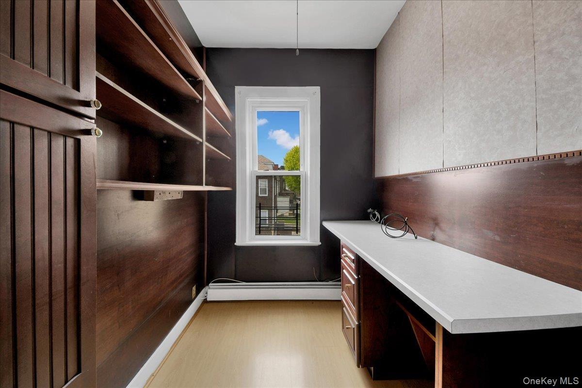 E 243rd St, Bronx, NY 10470
