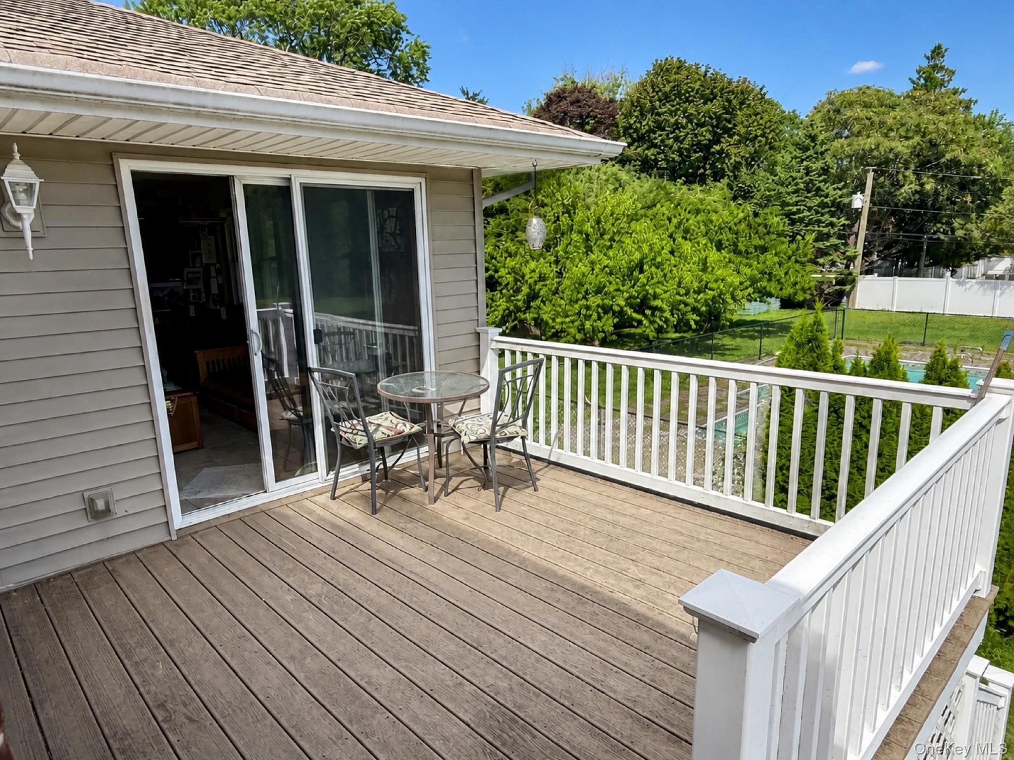 Cherrywood Dr, East Northport, NY 11731