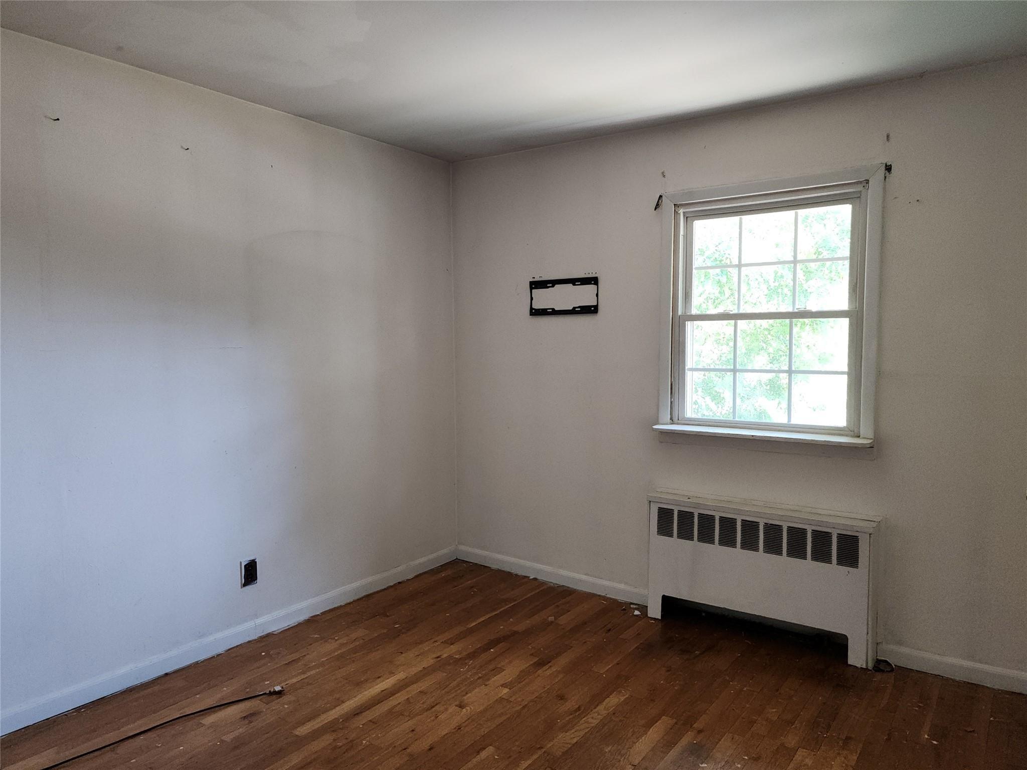 Marilynn St, East Islip, NY 11730