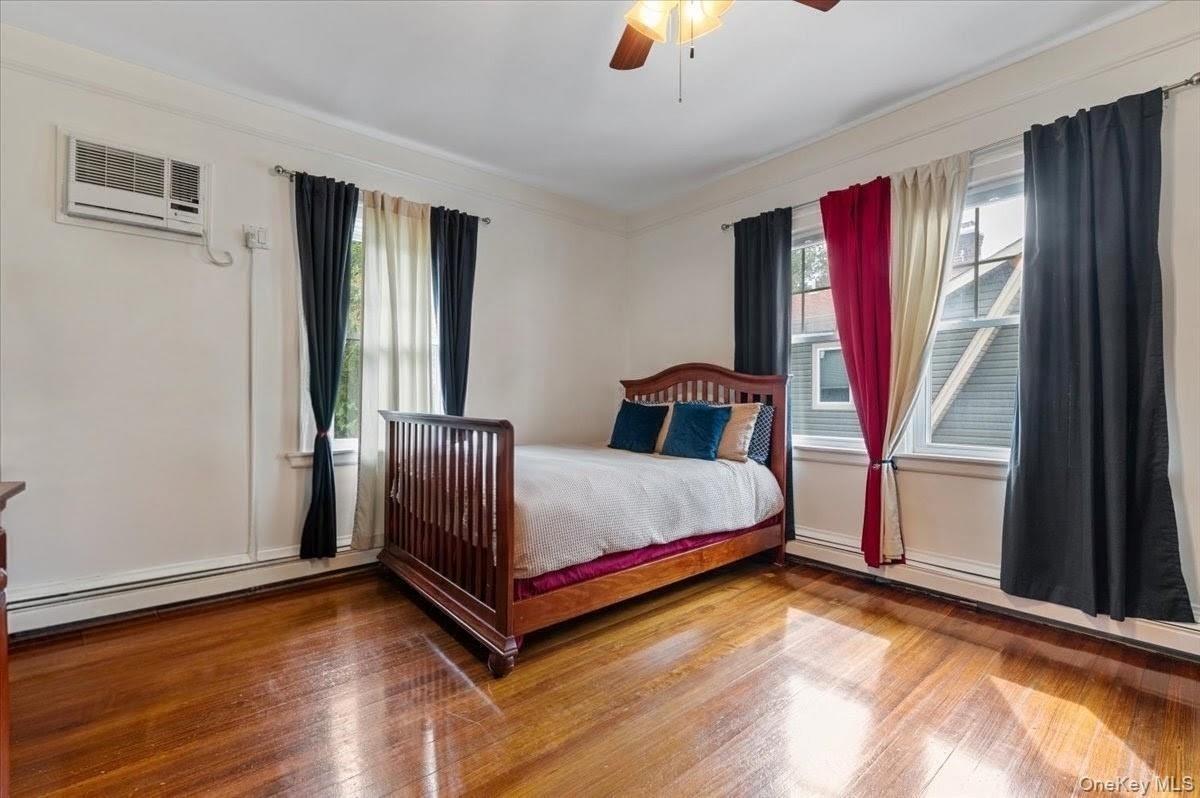 Roselle Pl, Woodmere, NY 11598
