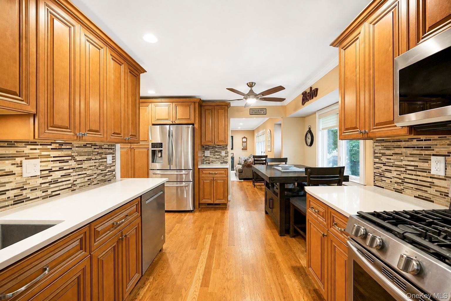 Cornell Ln, Hicksville, NY 11801