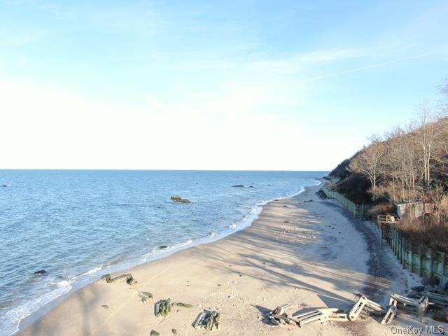 Deep Valley Dr, Sound Beach, NY 11789