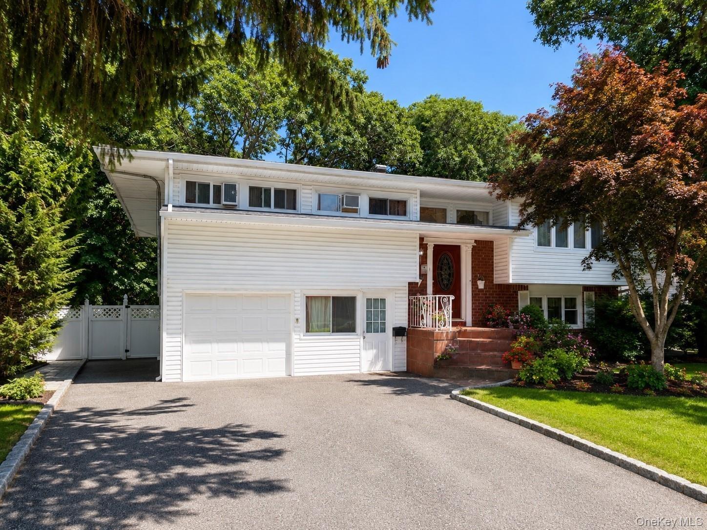 Holbrook Rd, Centereach, NY 11720