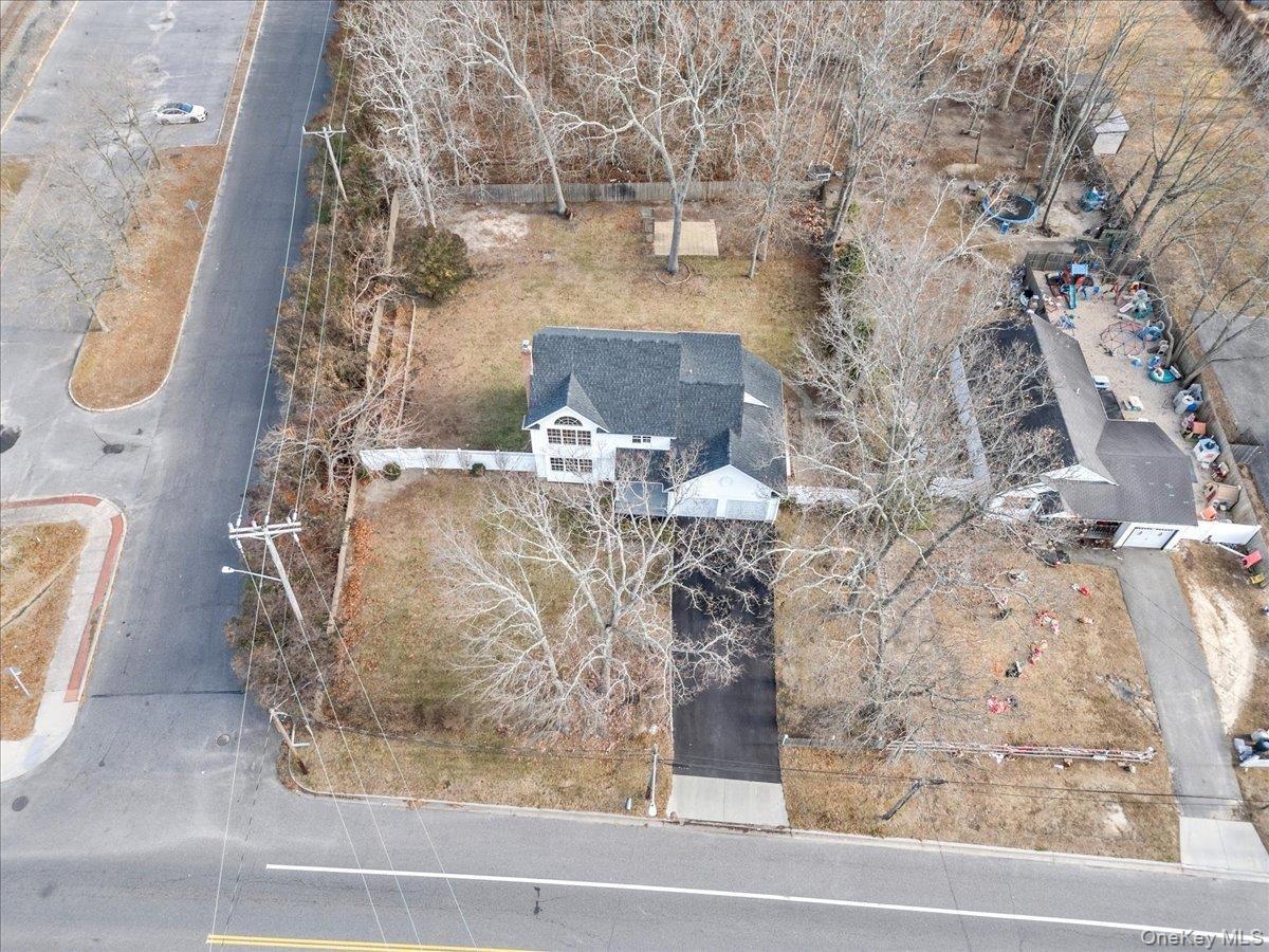 Railroad Ave, Center Moriches, NY 11934