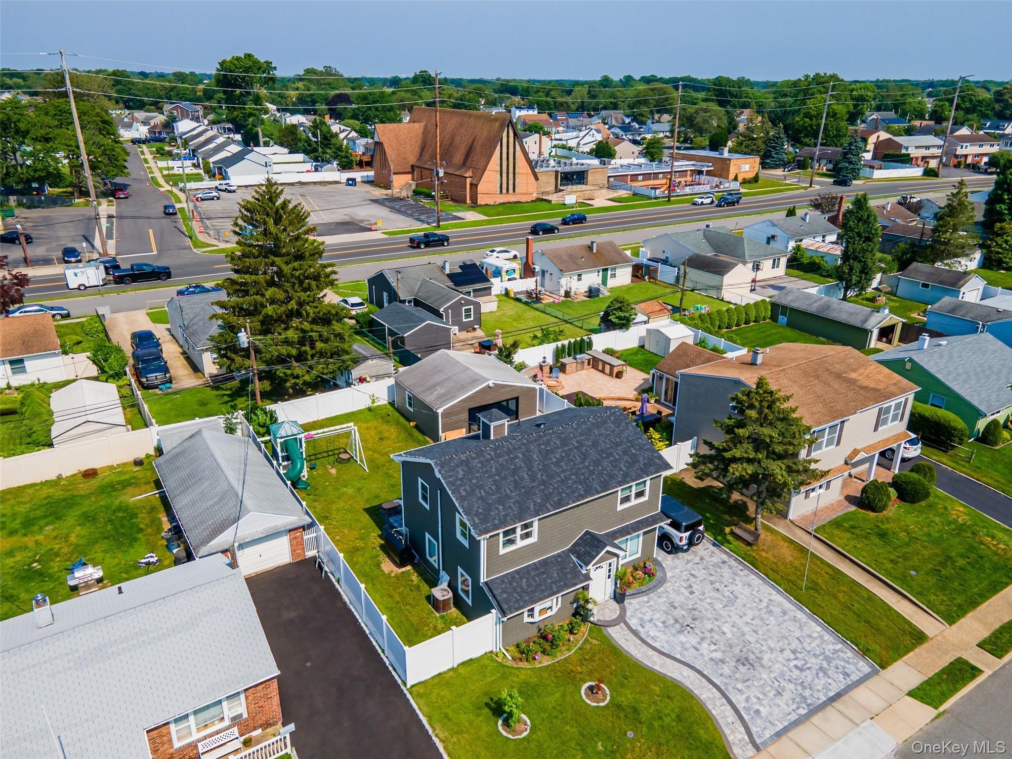 Harriet Rd, Bethpage, NY 11714