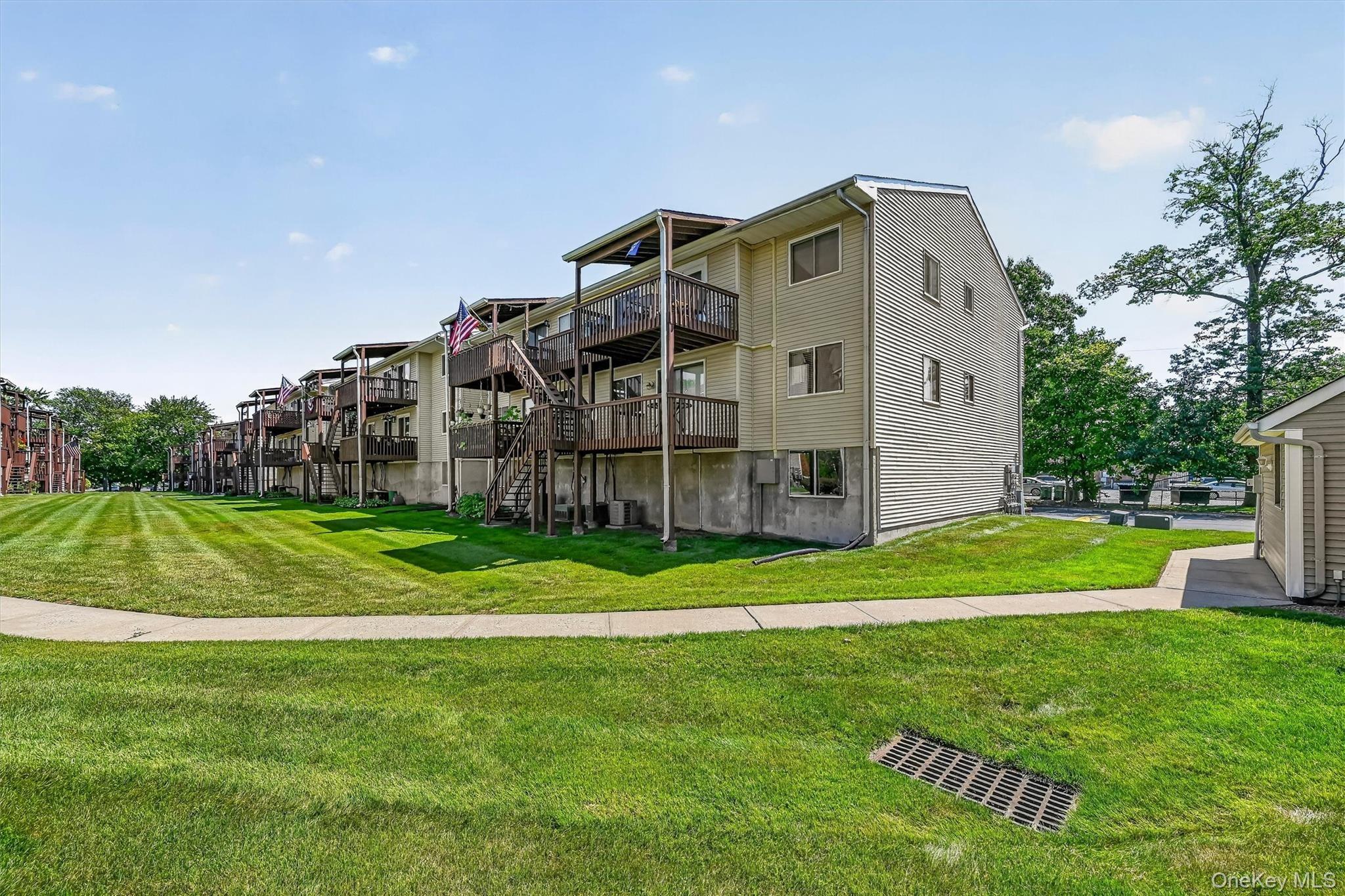 College Ave, Nanuet, NY 10954