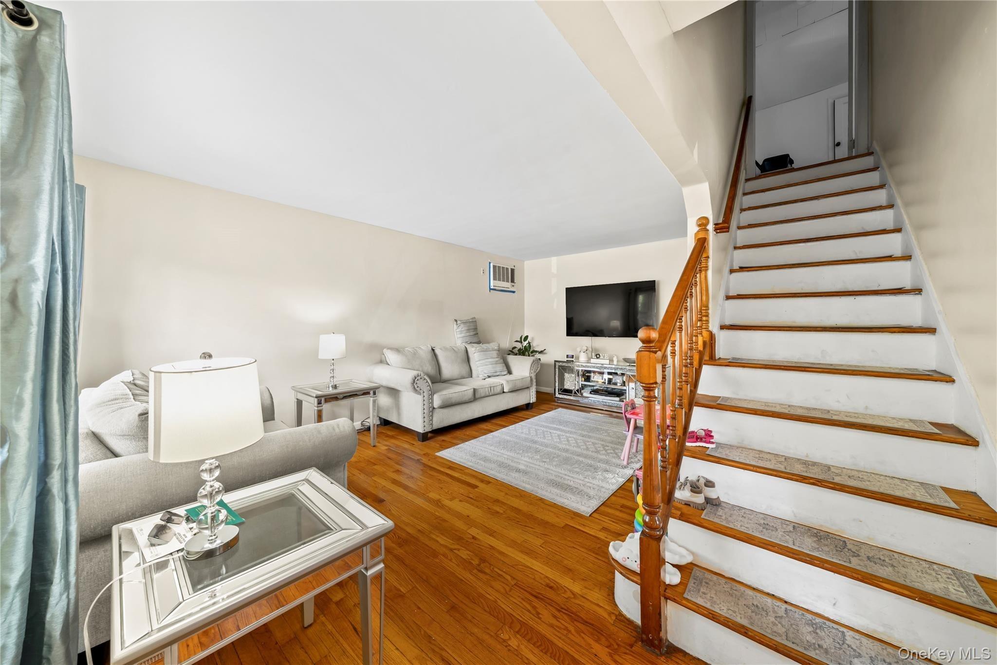Greengrove Ave, Uniondale, NY 11553