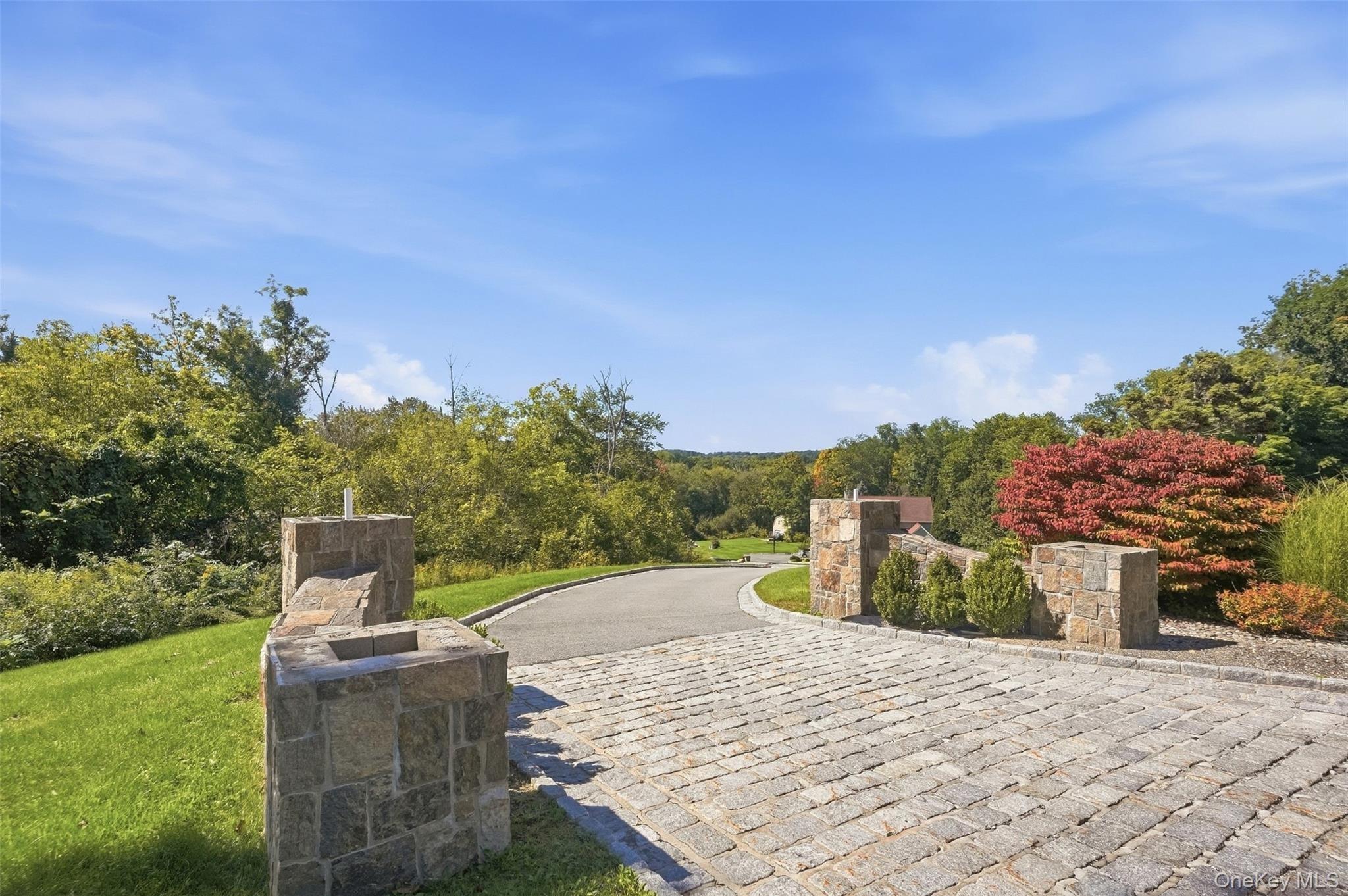 Meadow Crest Dr, Mahopac, NY 10541