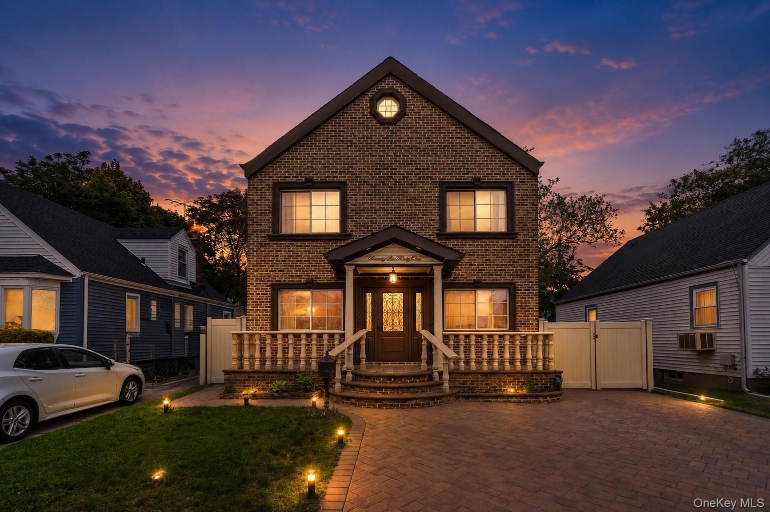 264th St, Glen Oaks, NY 11004