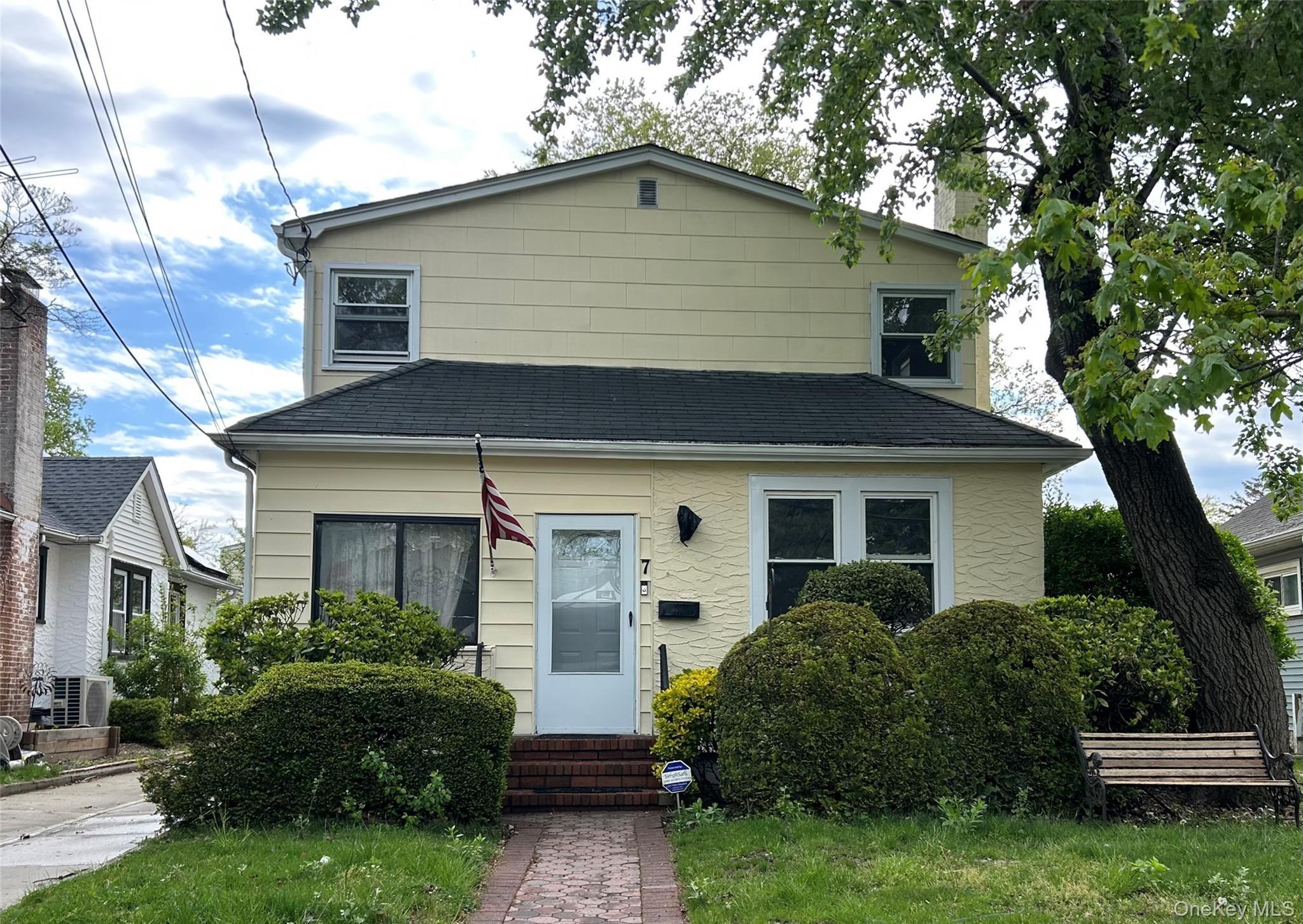 Bristol St, Lynbrook, NY 11563