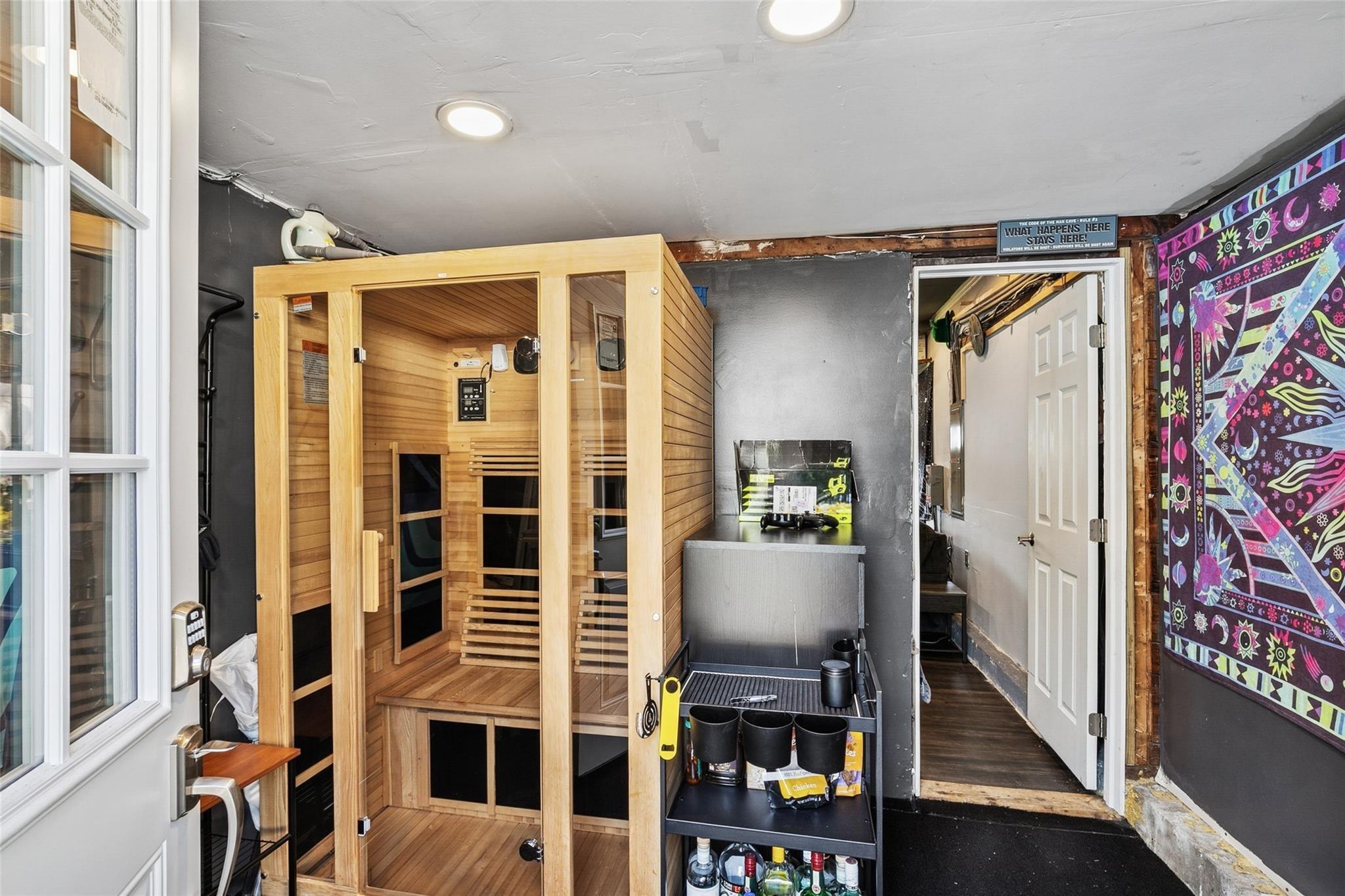Via Continental, Huntington Station, NY 11746
