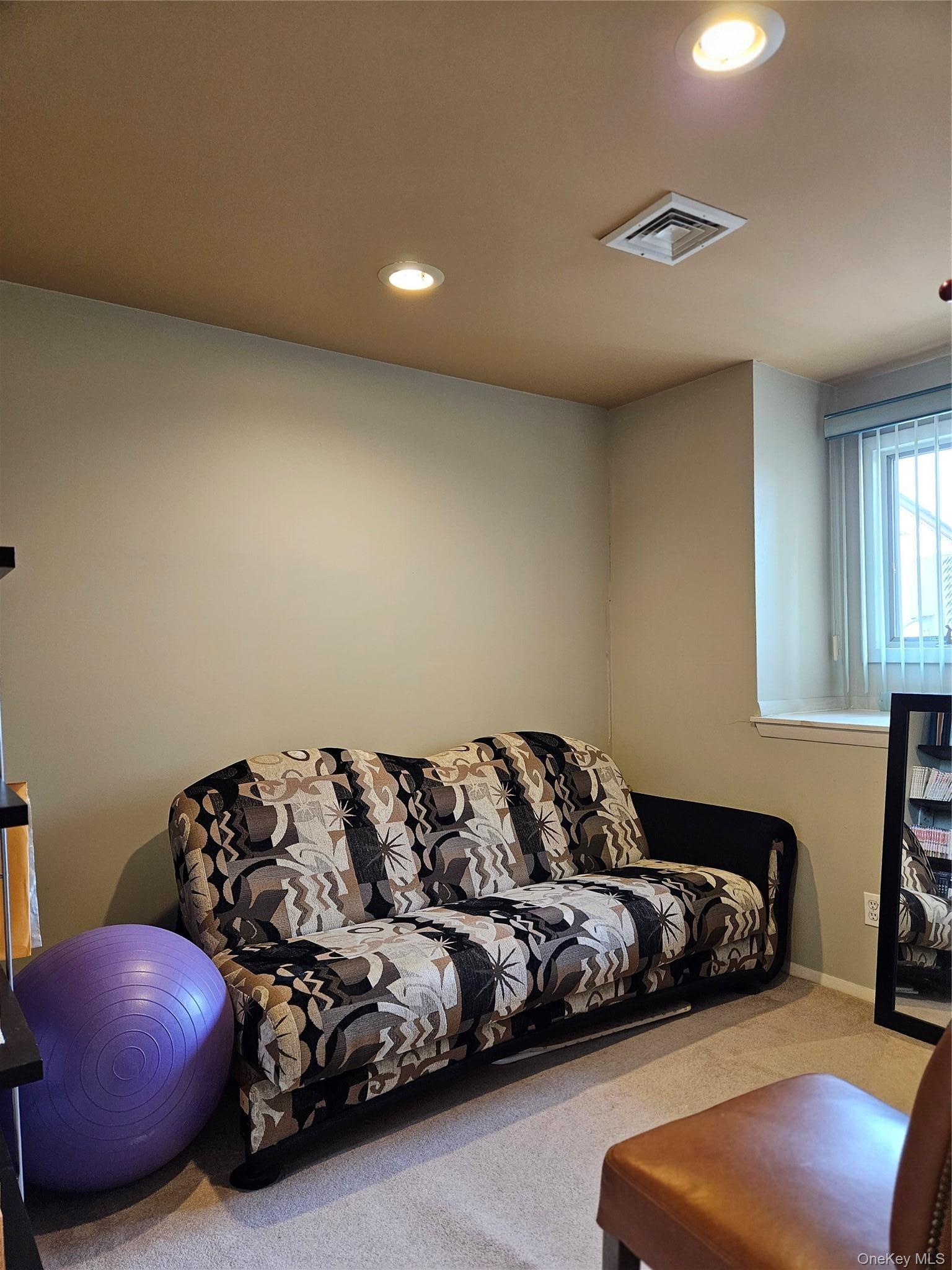 Riviera Ct, College Point, NY 11356