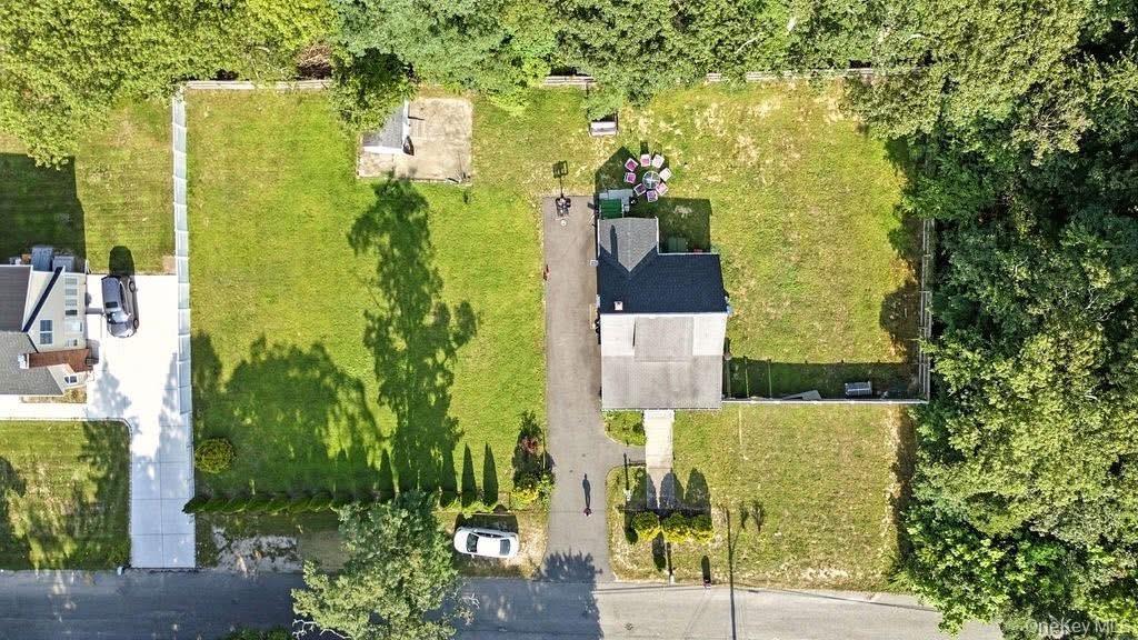 Columbus Ave, Farmingville, NY 11738