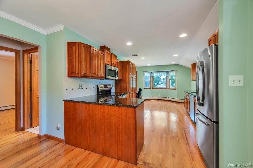 Camille Ln, Holbrook, NY 11741