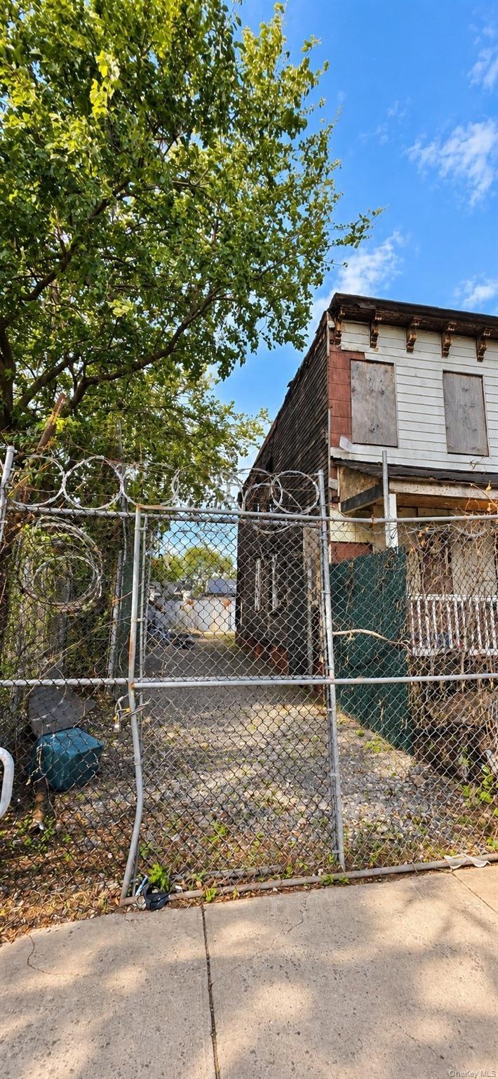 Grandview Ave, Staten Island, NY 10303
