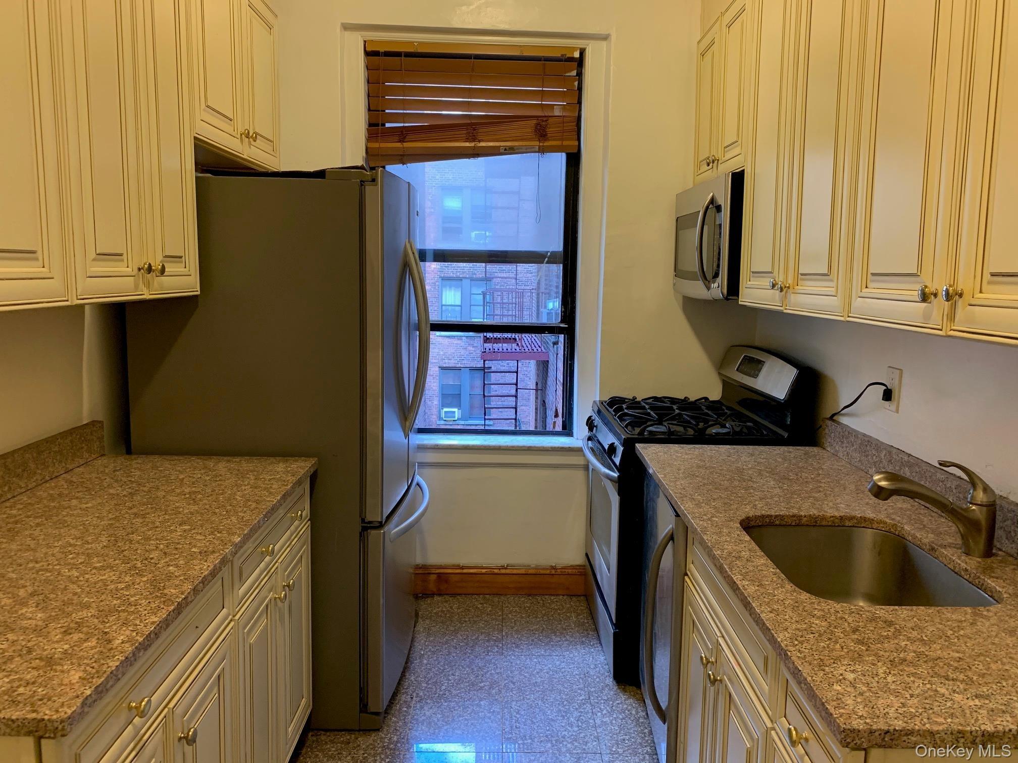 48th St, Sunnyside, NY 11104