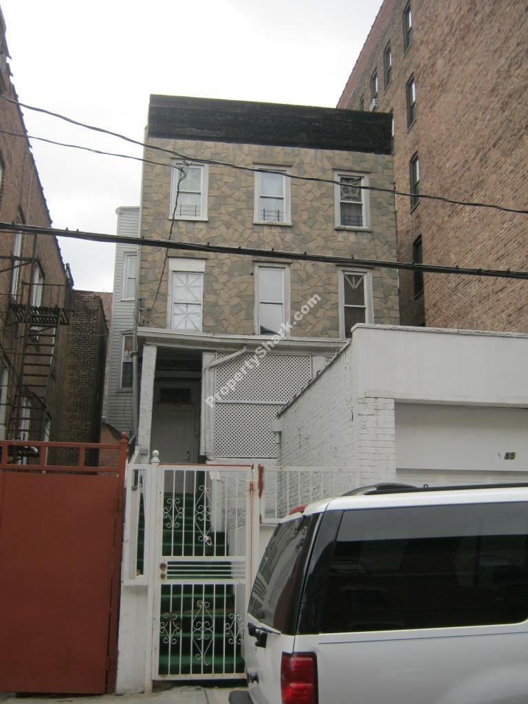 E 167th St, Bronx, NY 10456