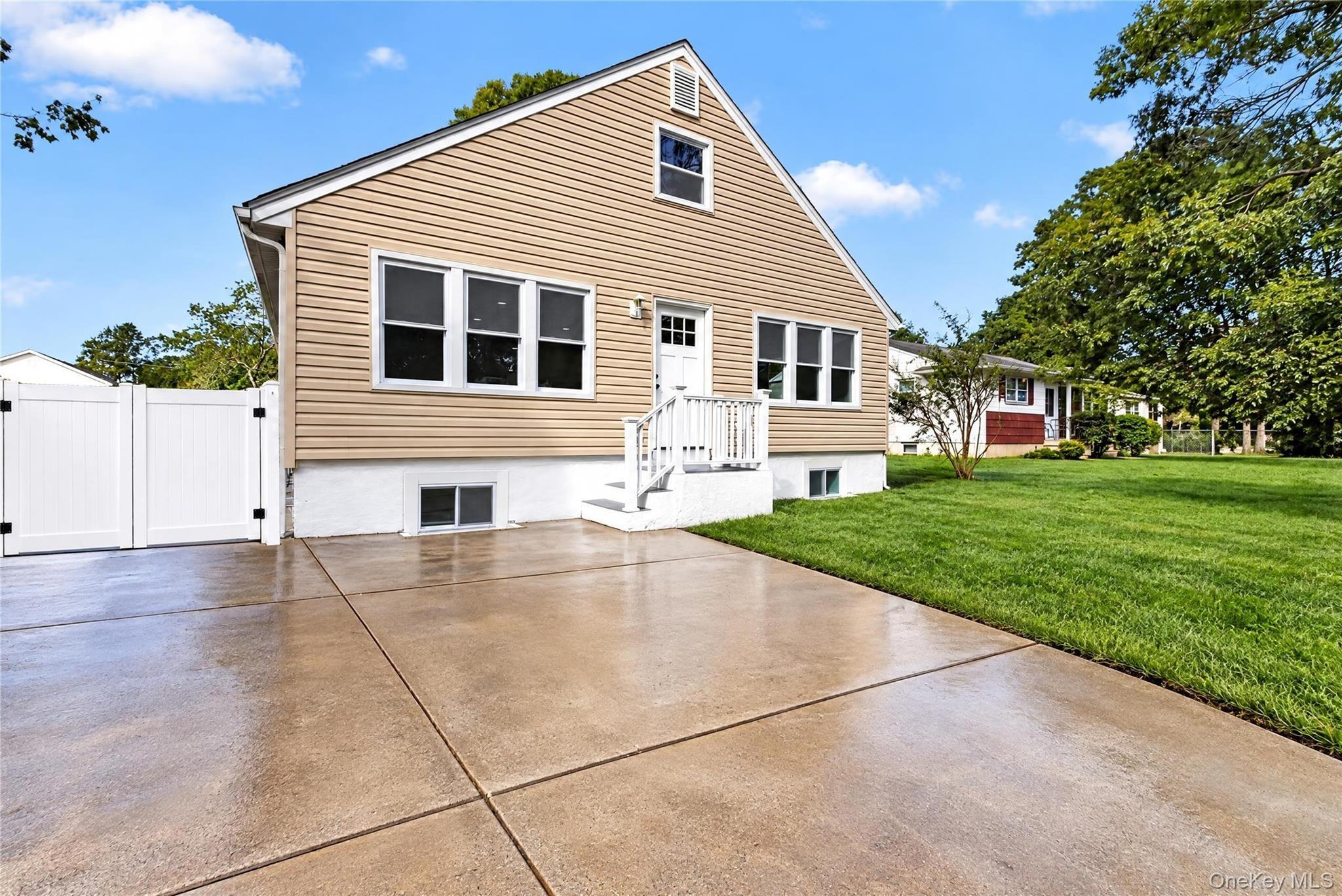 Hounslow Rd, Shirley, NY 11967