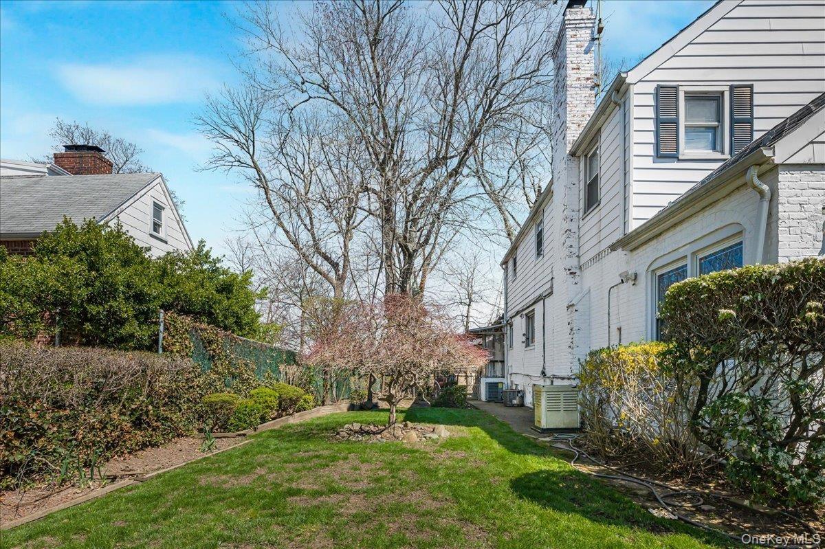 Utopia Pkwy, Jamaica, NY 11432