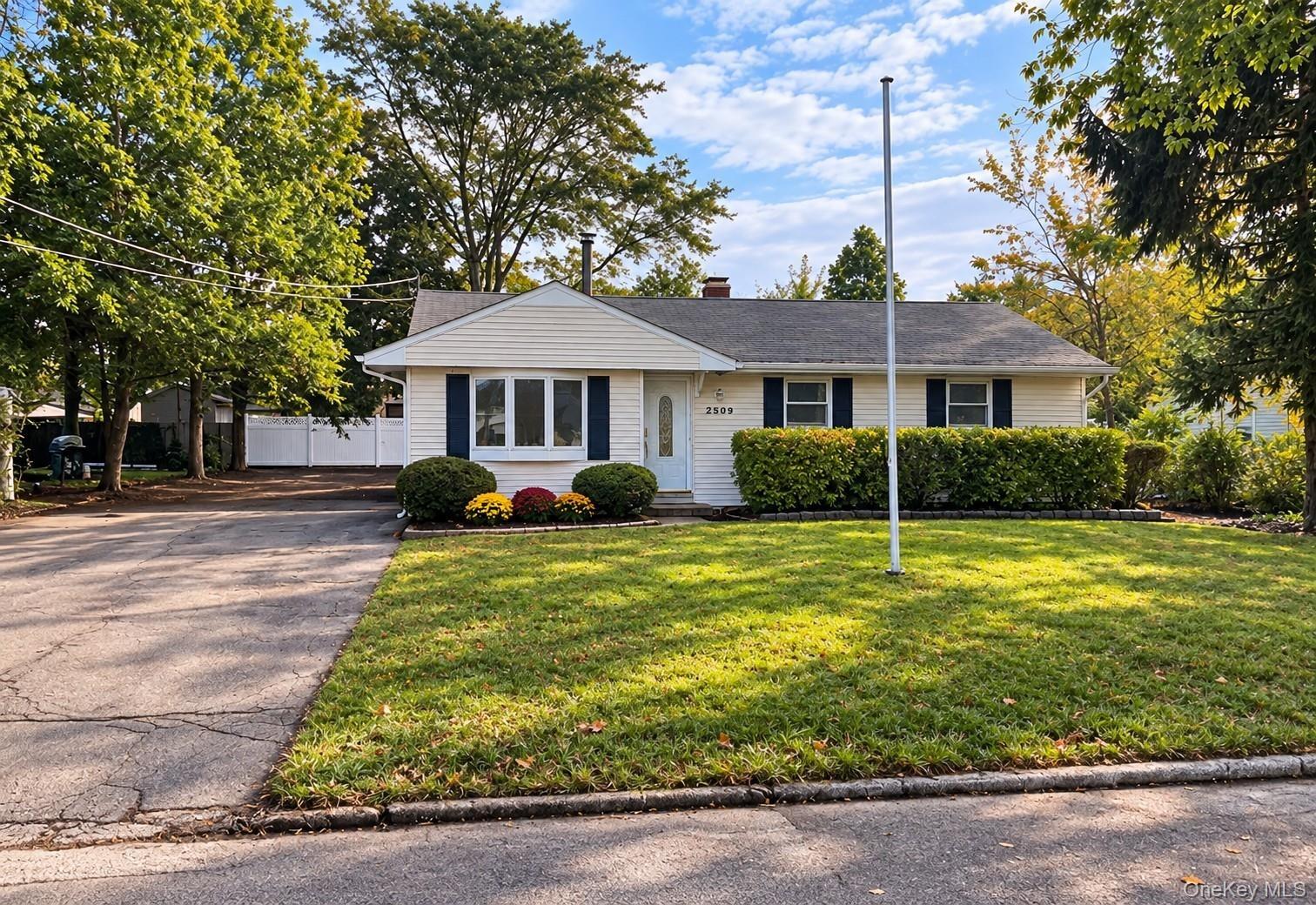 Falcon Ave, Medford, NY 11763