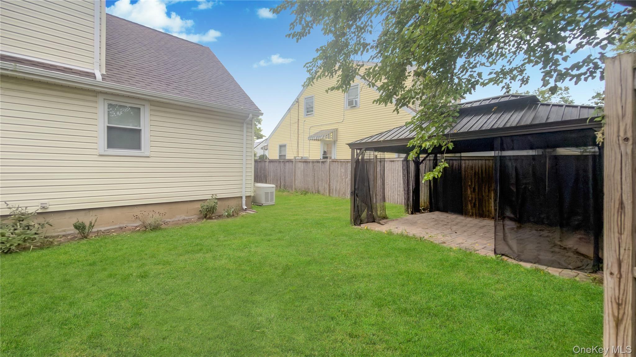 Harold Ave, Hempstead, NY 11550
