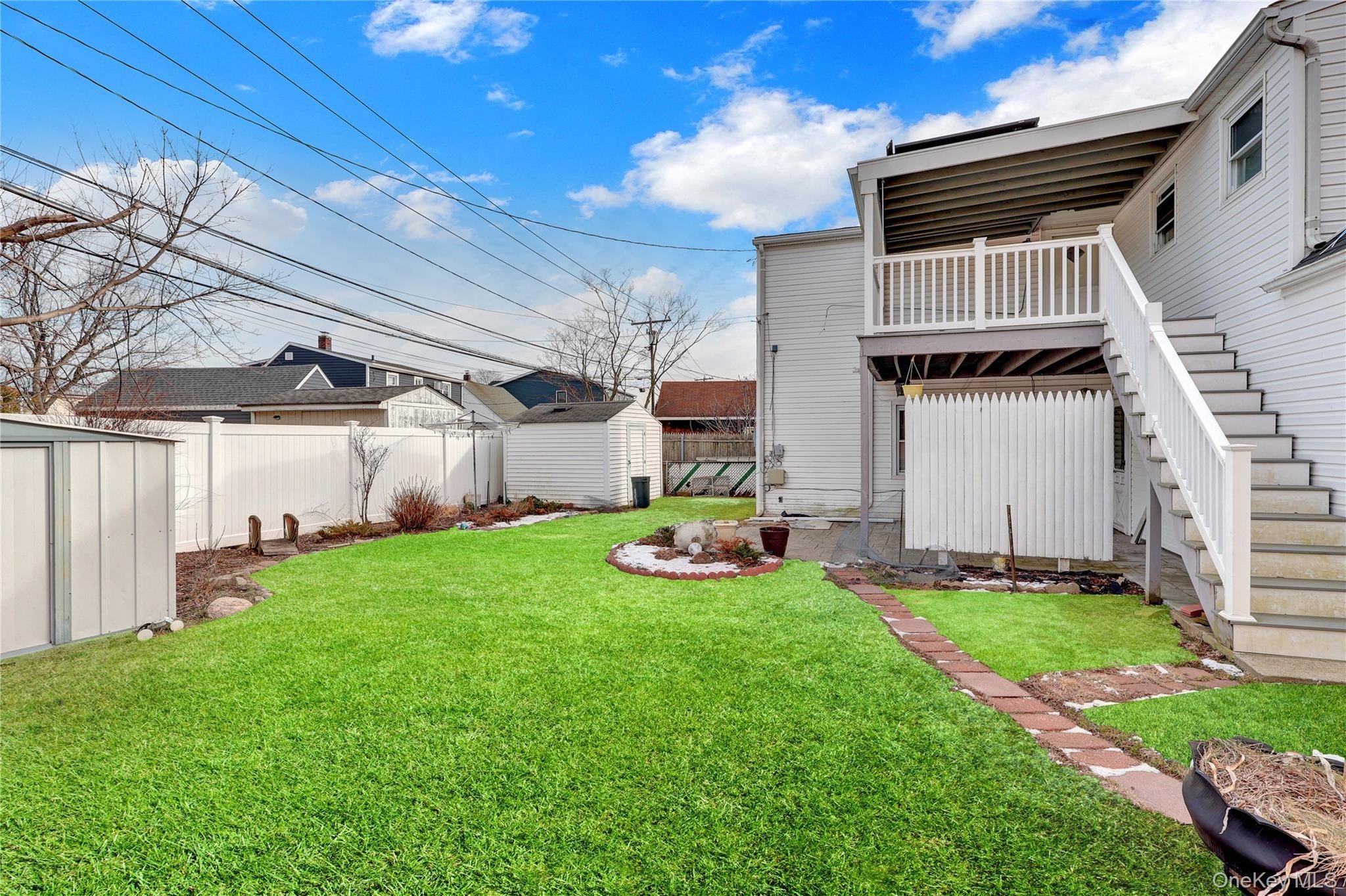 Bluespruce Rd, Levittown, NY 11756