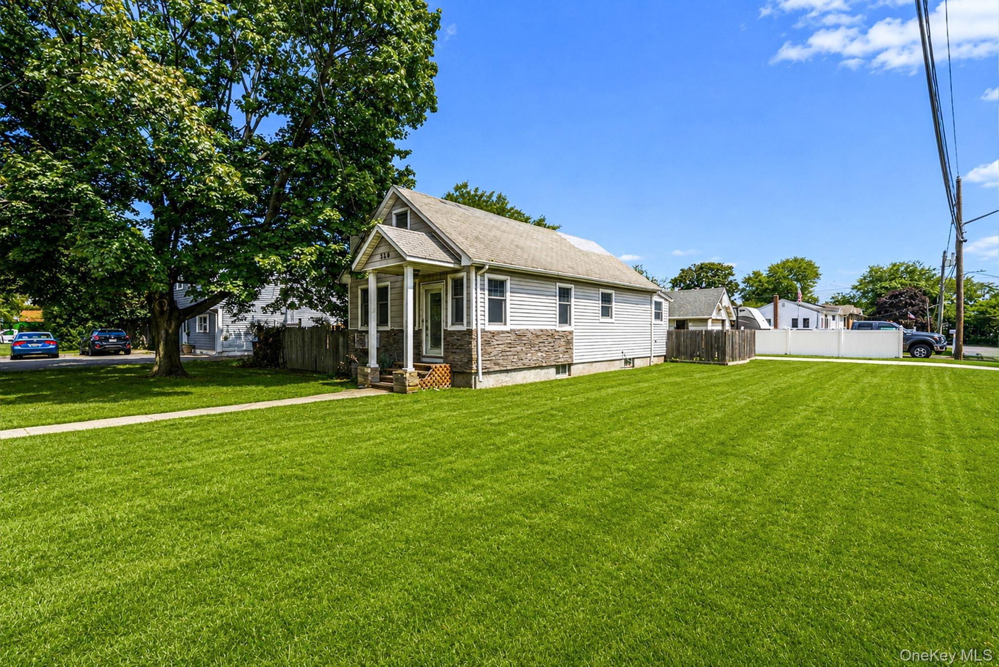 N Wellwood Ave, Lindenhurst, NY 11757