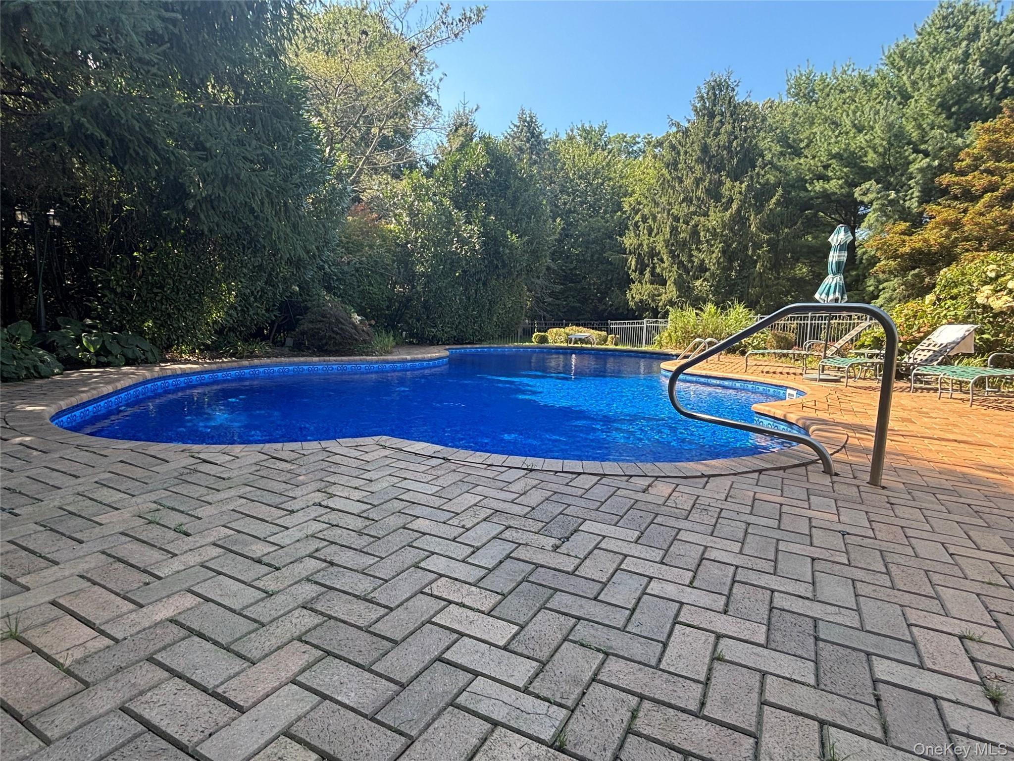 Kenwood Ln, Saint James, NY 11780