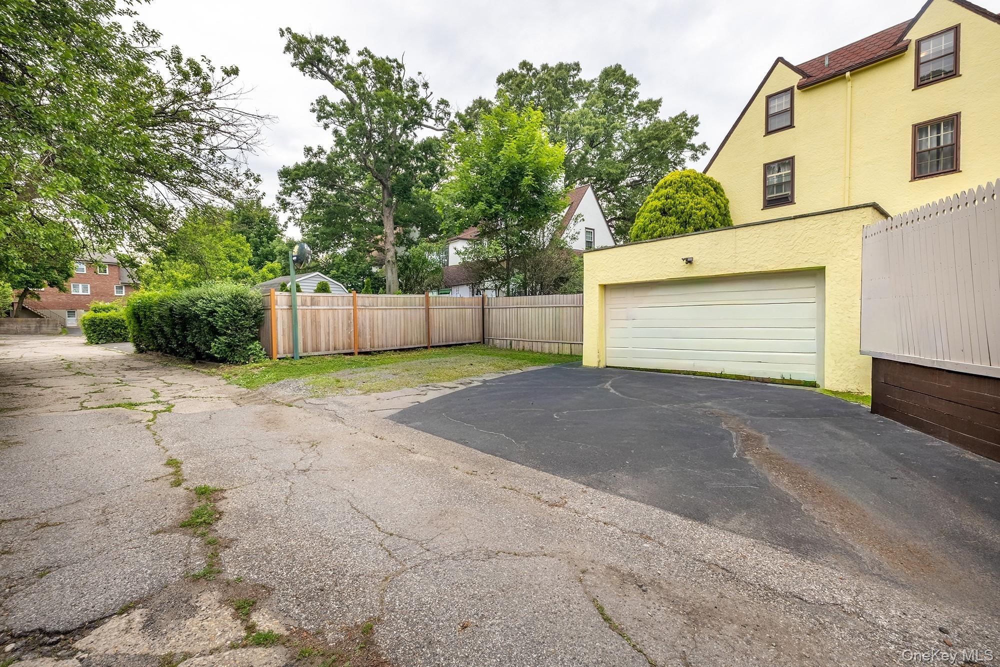 W Glen Ave, Port Chester, NY 10573