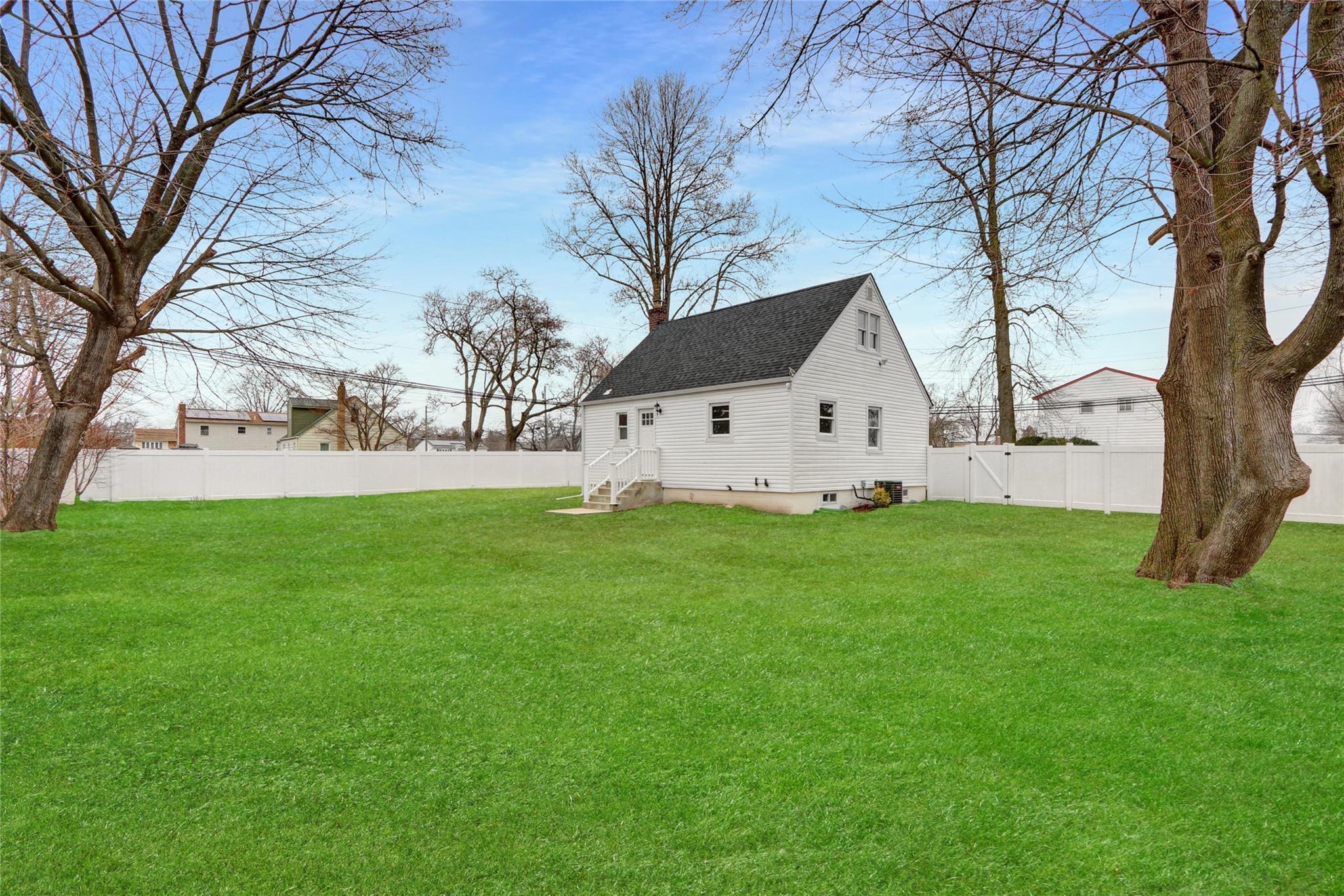 East St, Amityville, NY 11701