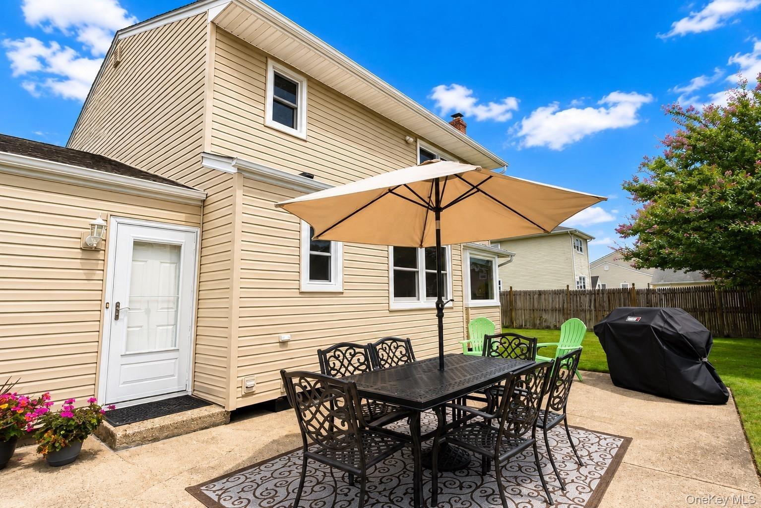 10th St, West Babylon, NY 11704
