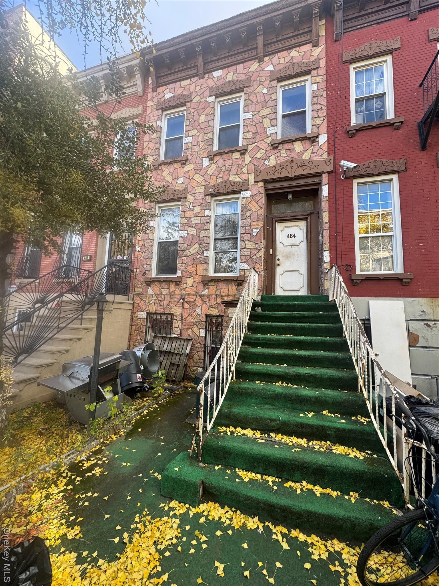 Van Buren St, Brooklyn, NY 11221