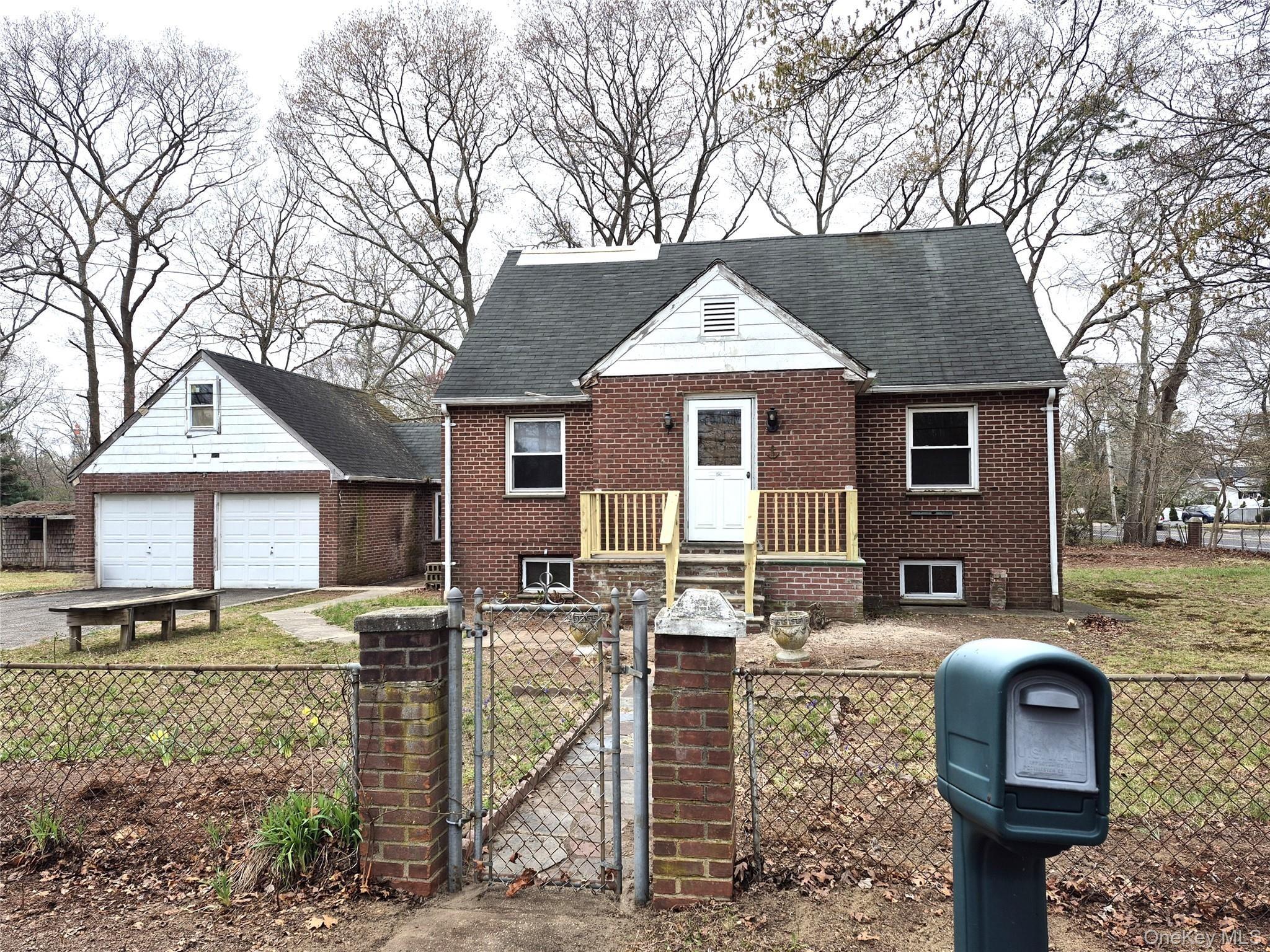 Revilo Ave, Shirley, NY 11967