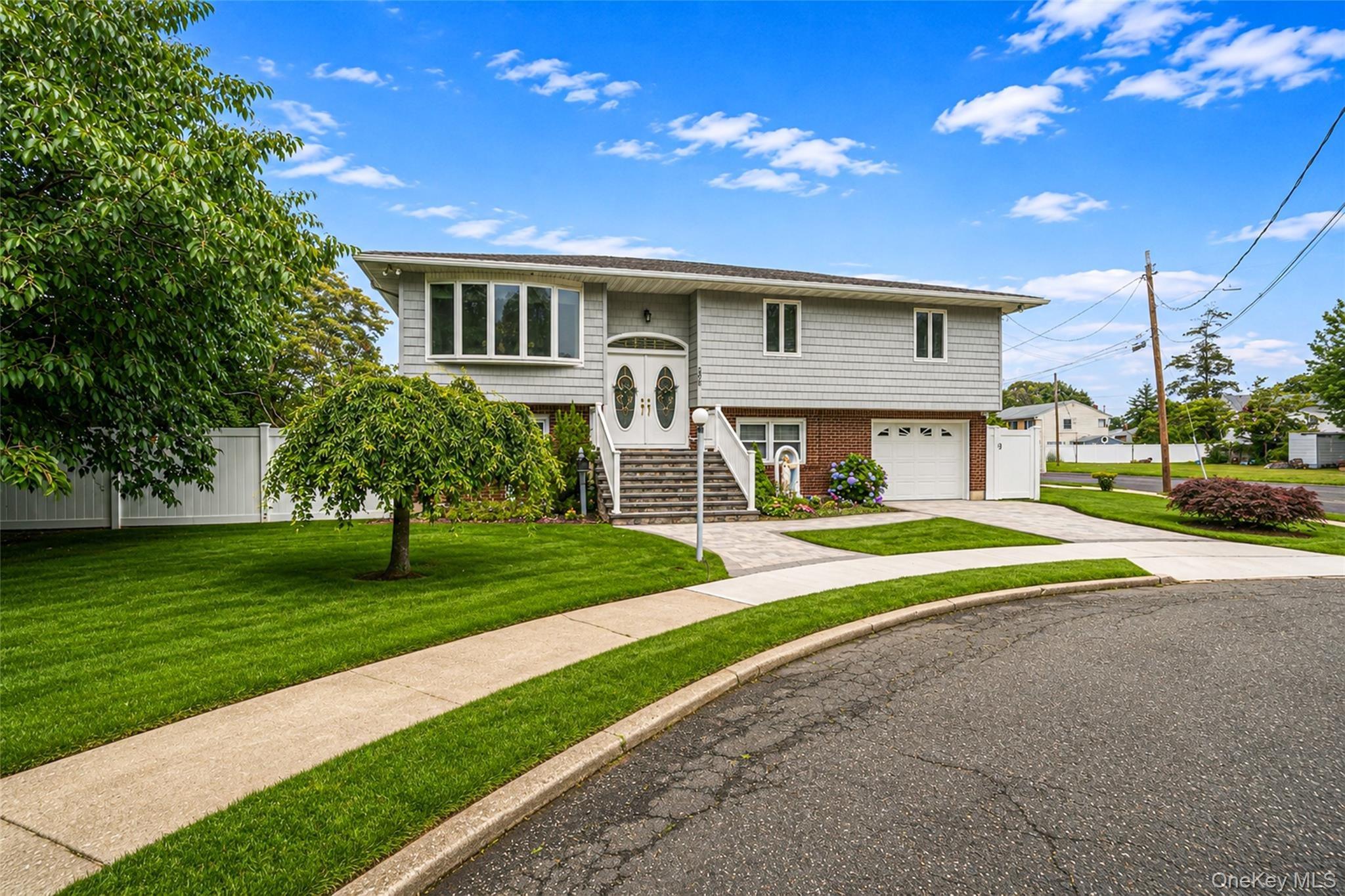 N Putnam Ave, Lindenhurst, NY 11757