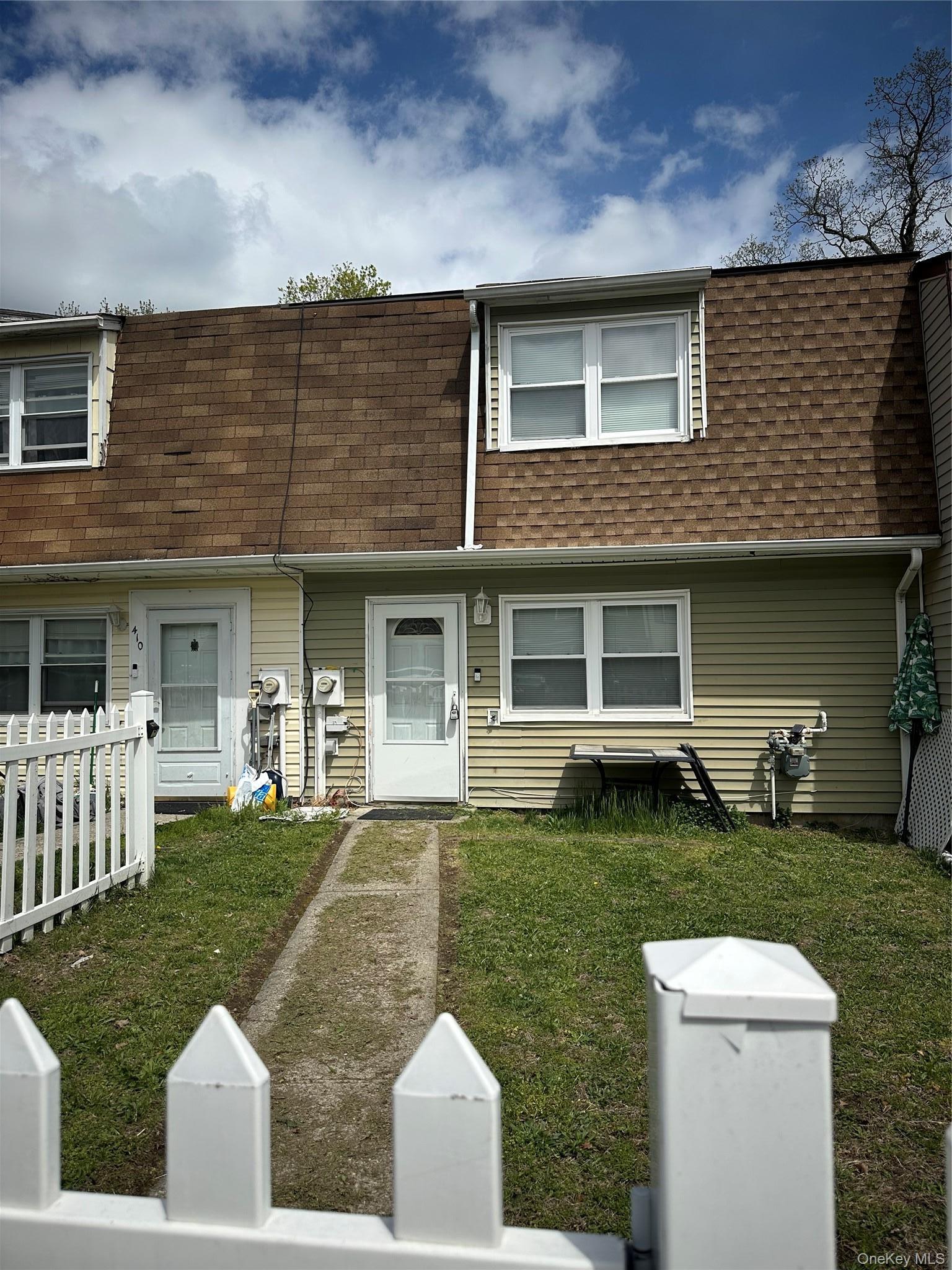 Watts Ln, Maybrook, NY 12543