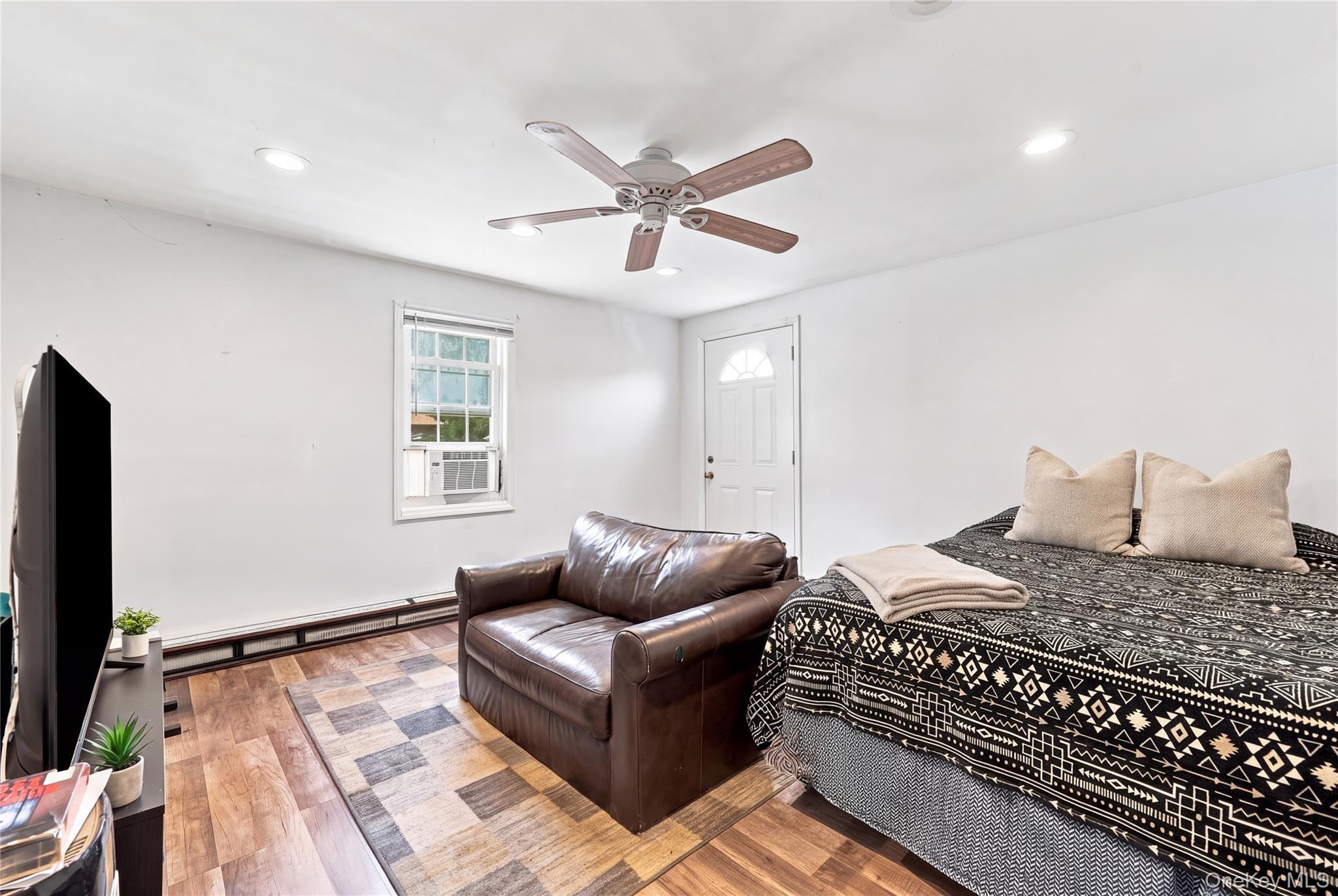 Taylor Ave, East Patchogue, NY 11772