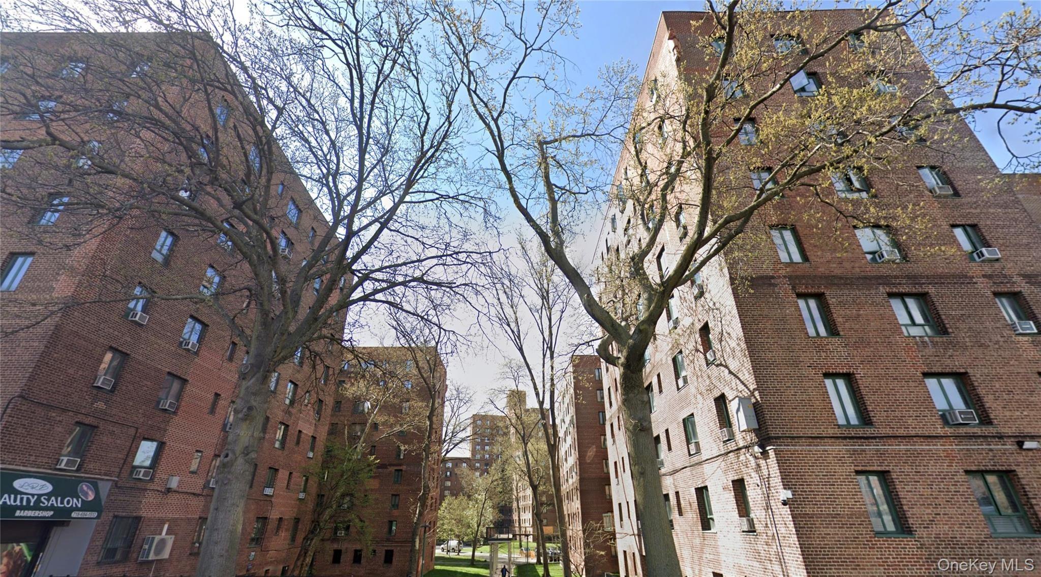 E Tremont Ave, Bronx, NY 10462