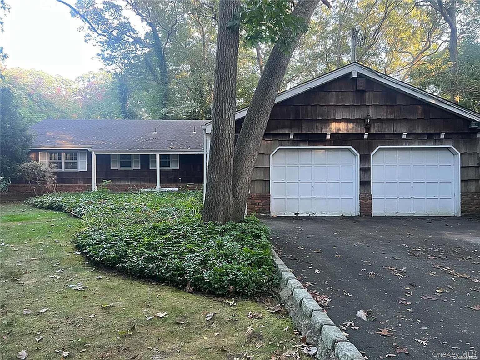 Chelsea Pl, Dix Hills, NY 11746