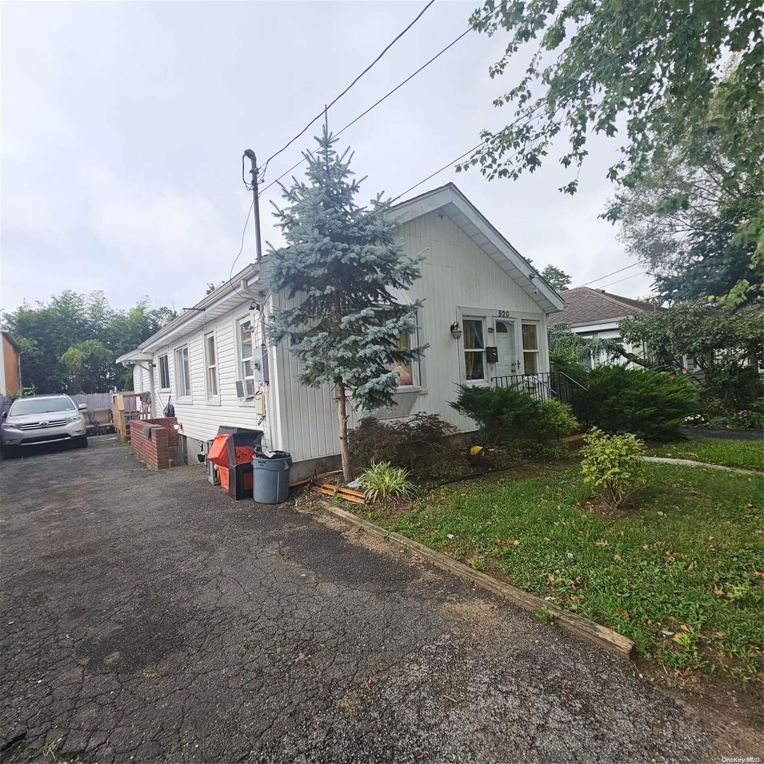 Wadleigh Ave, West Hempstead, NY 11552