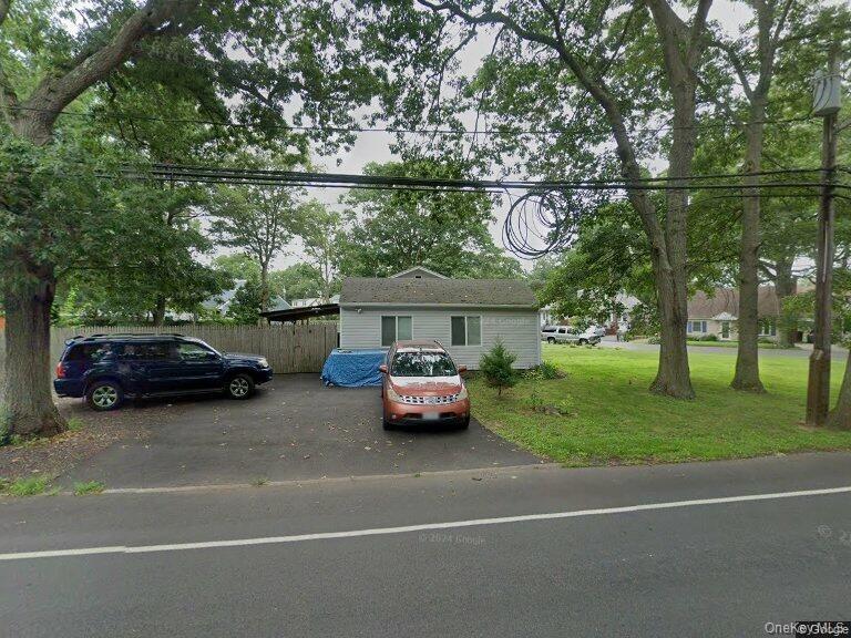 Dix Hills Rd, Huntington, NY 11743
