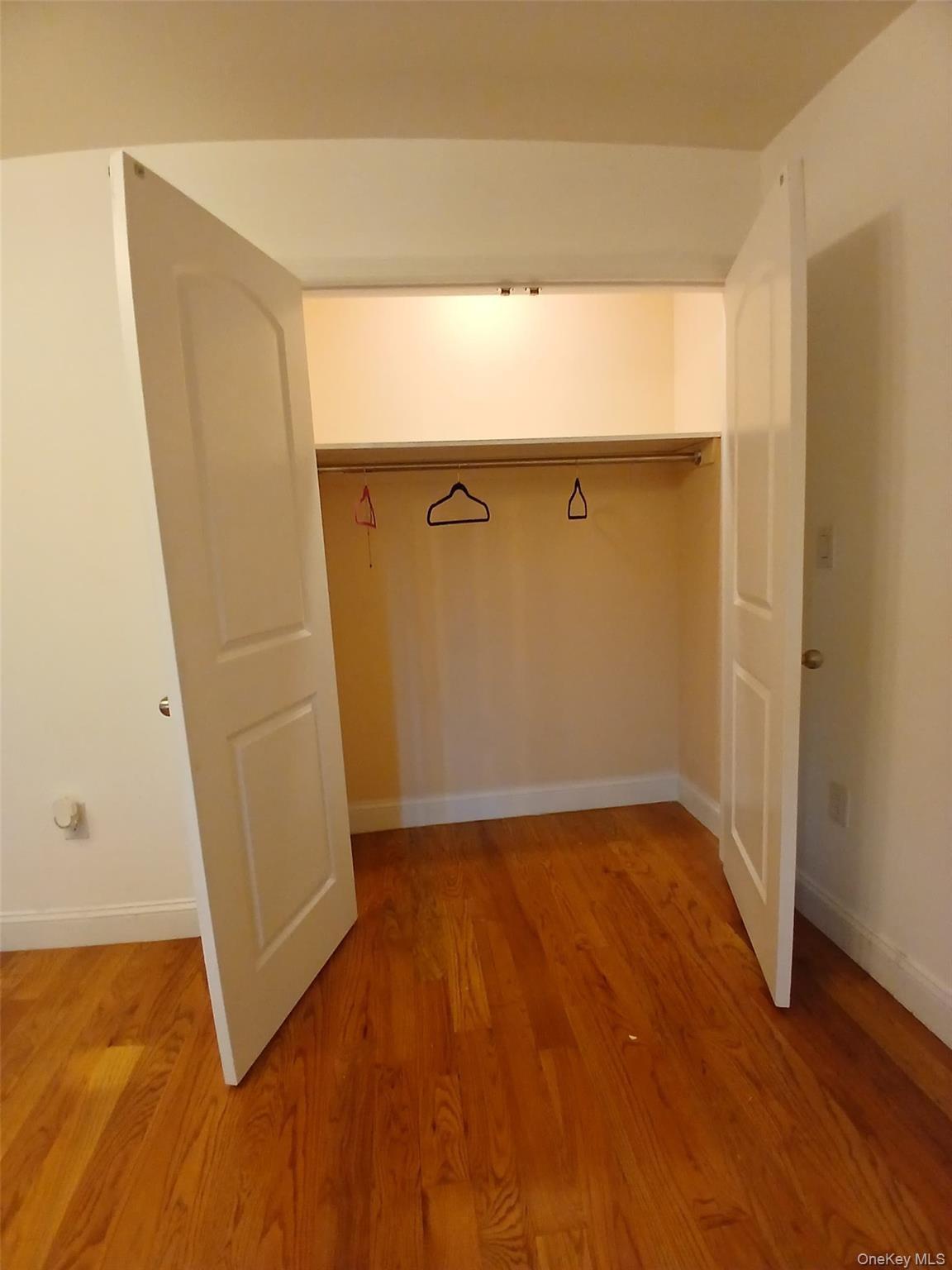 Murdock Ave, Saint Albans, NY 11412