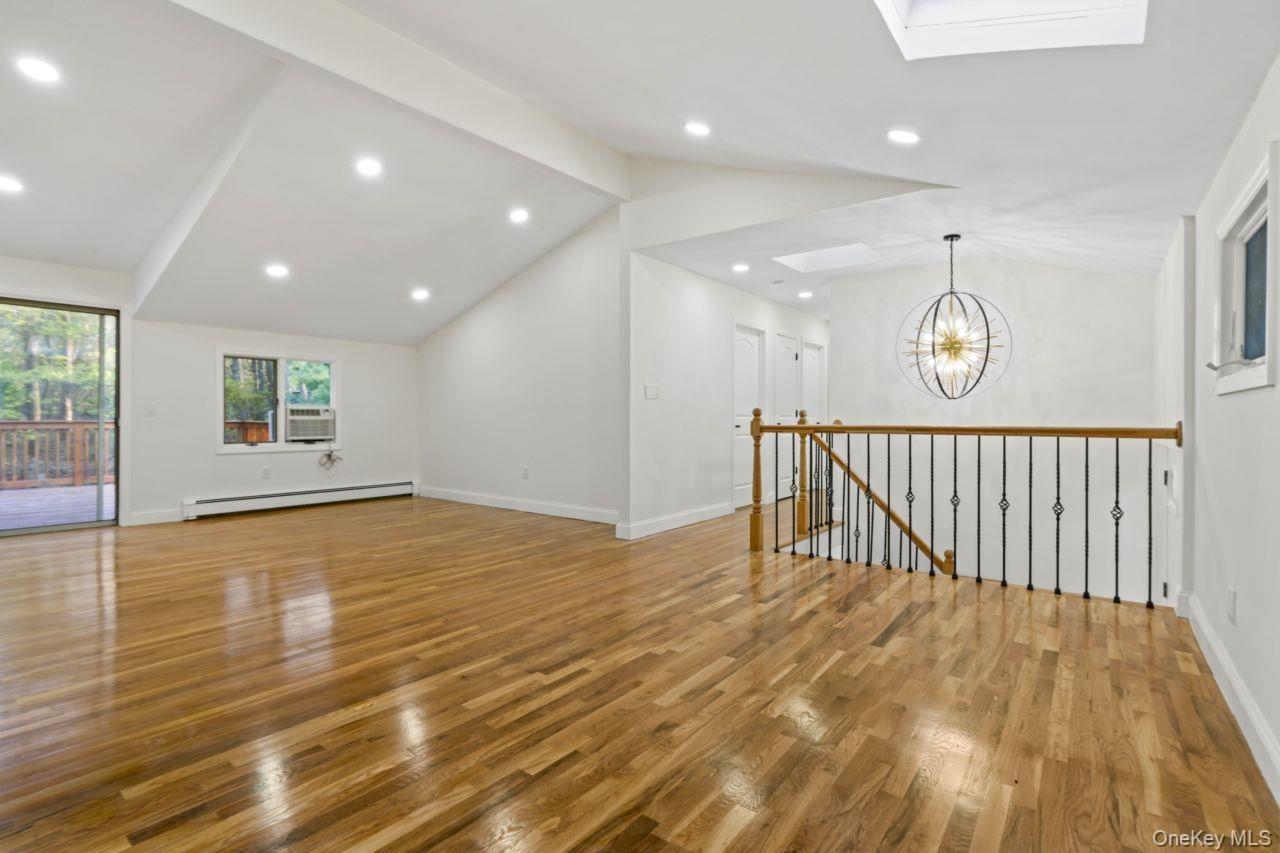 Mcarthur Ln, Smithtown, NY 11787