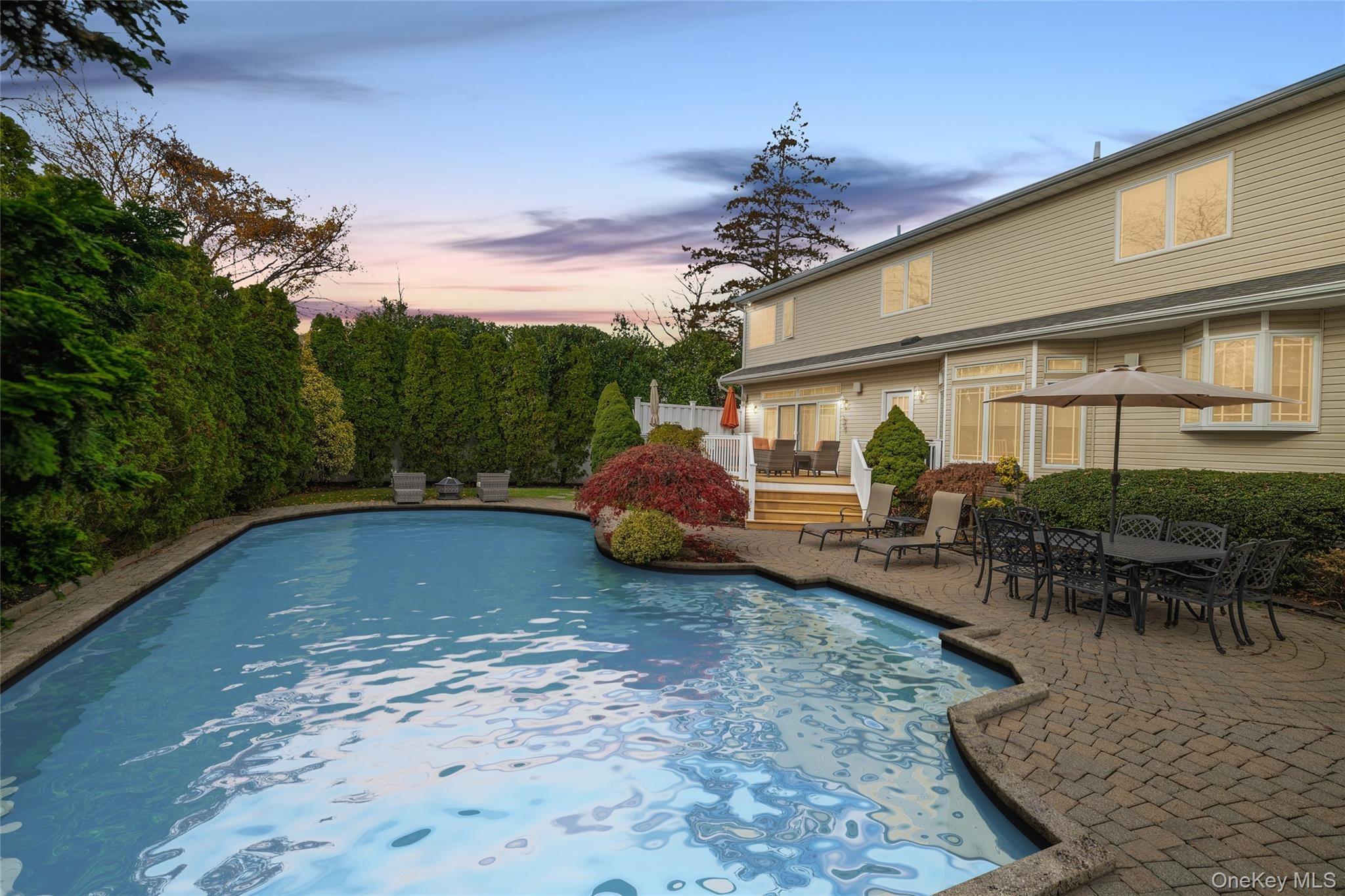 Valentine Pl, Wantagh, NY 11793