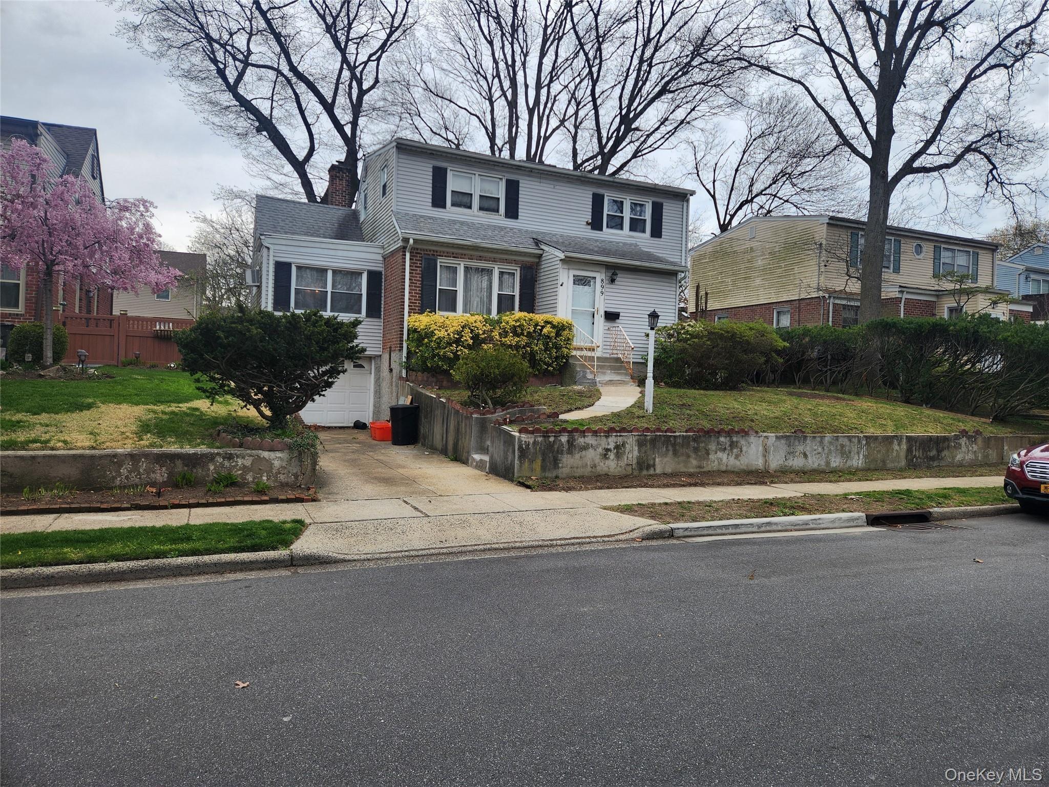 Cleveland St, West Hempstead, NY 11552