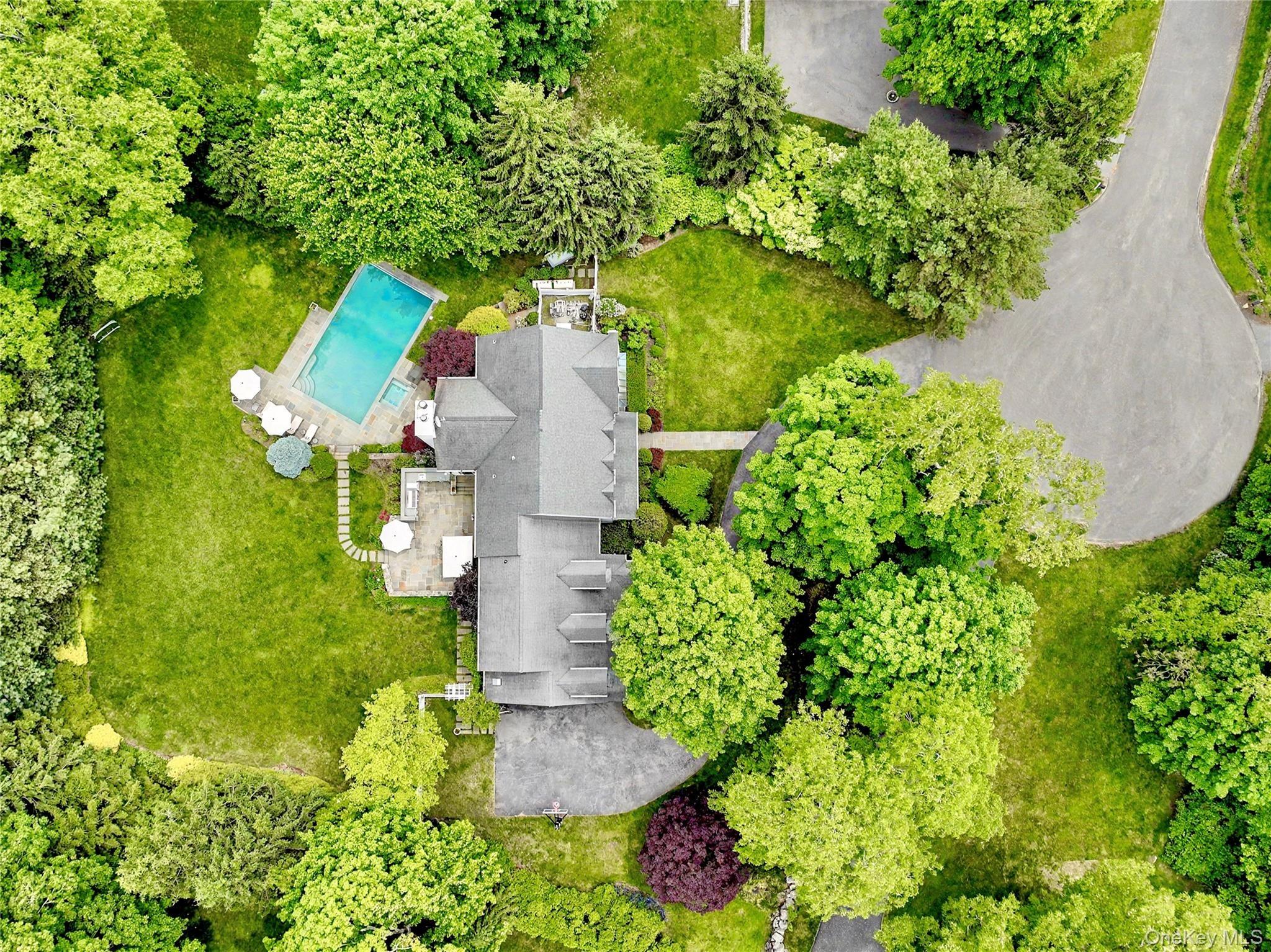 Round House Ct, Bedford, NY 10506