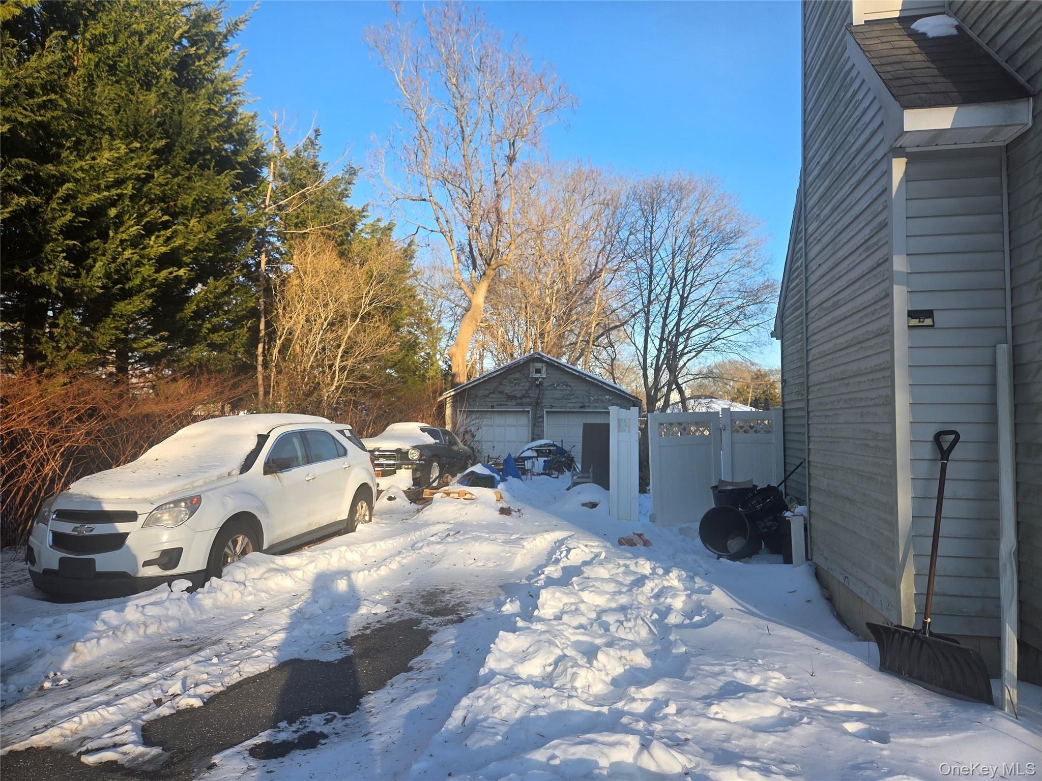 Locust Ave, Ronkonkoma, NY 11779