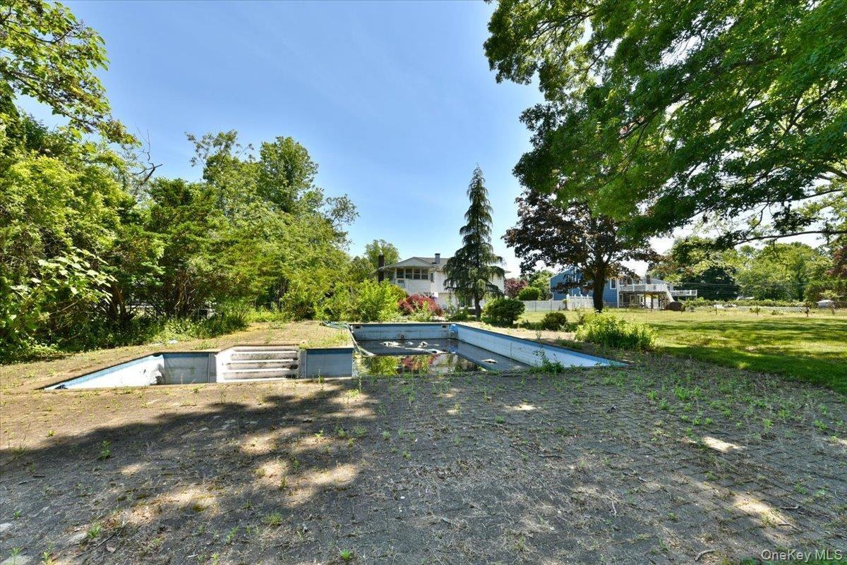 Peppermint Rd, Commack, NY 11725