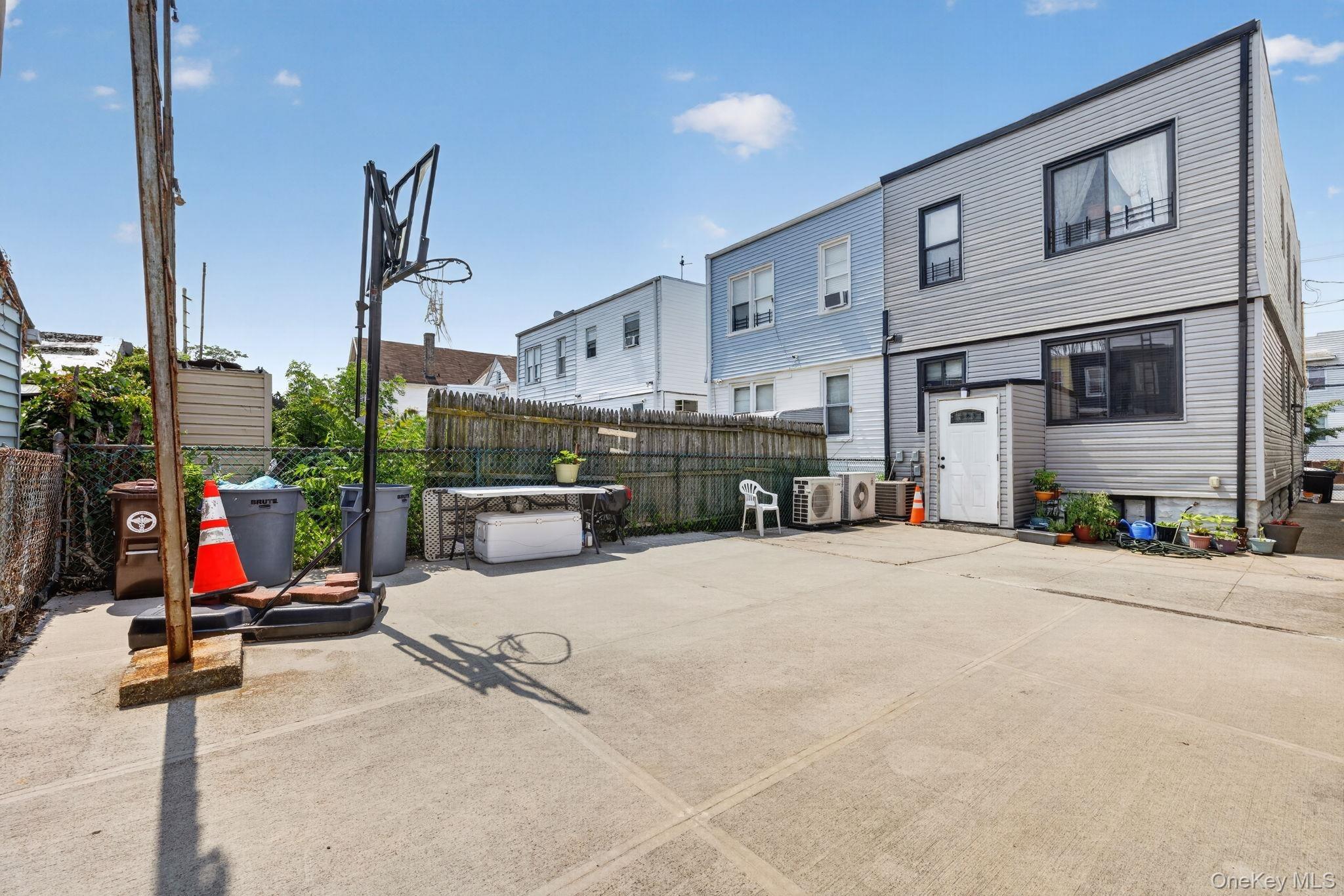 E 94th St, Brooklyn, NY 11236