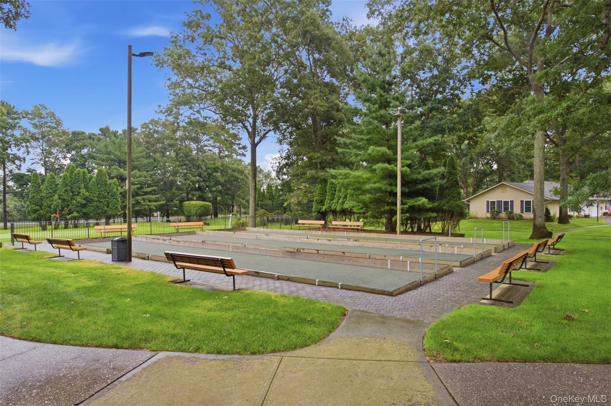 Blackpool Ct, Ridge, NY 11961